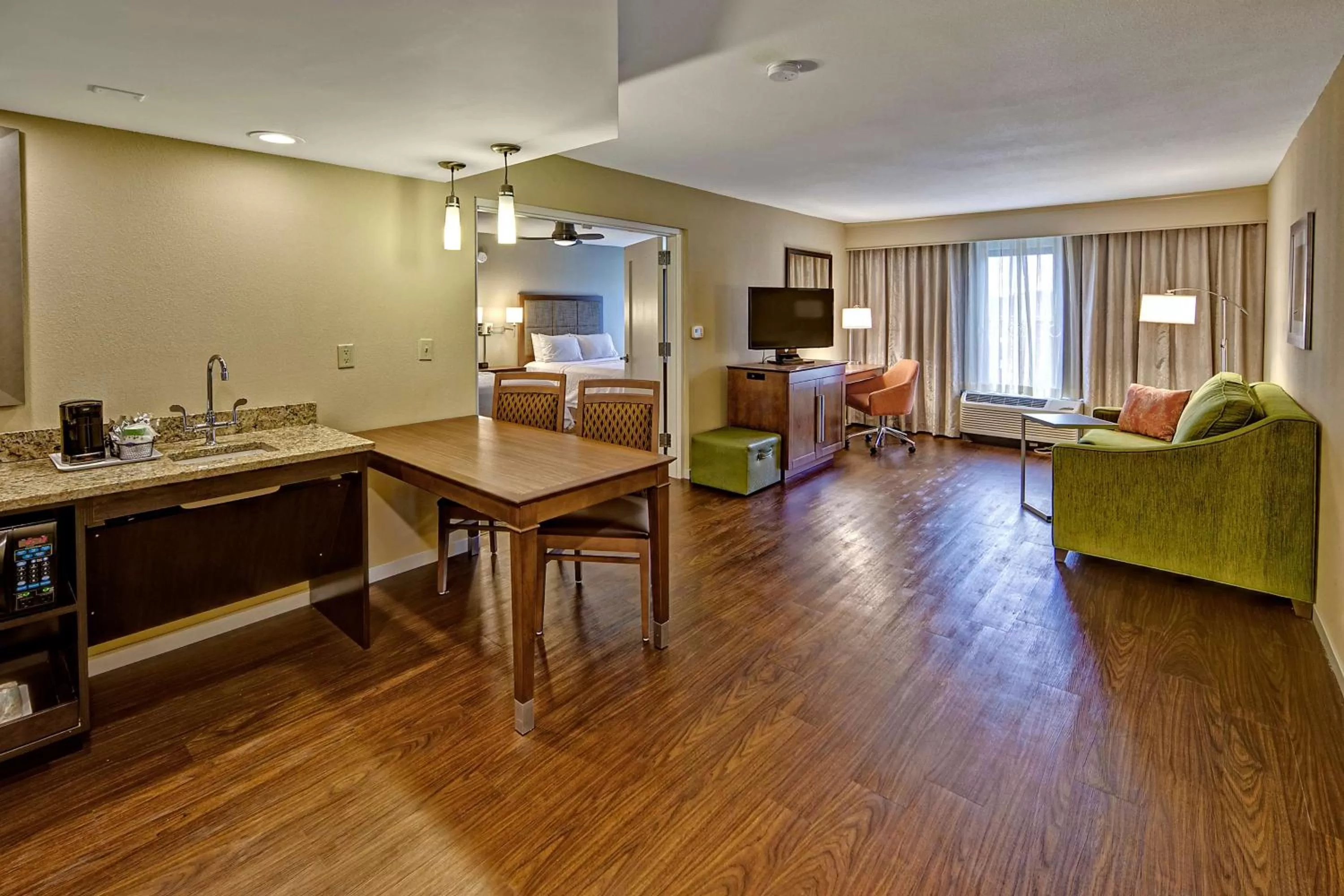 Living room in Hampton Inn and Suites Asheville Airport