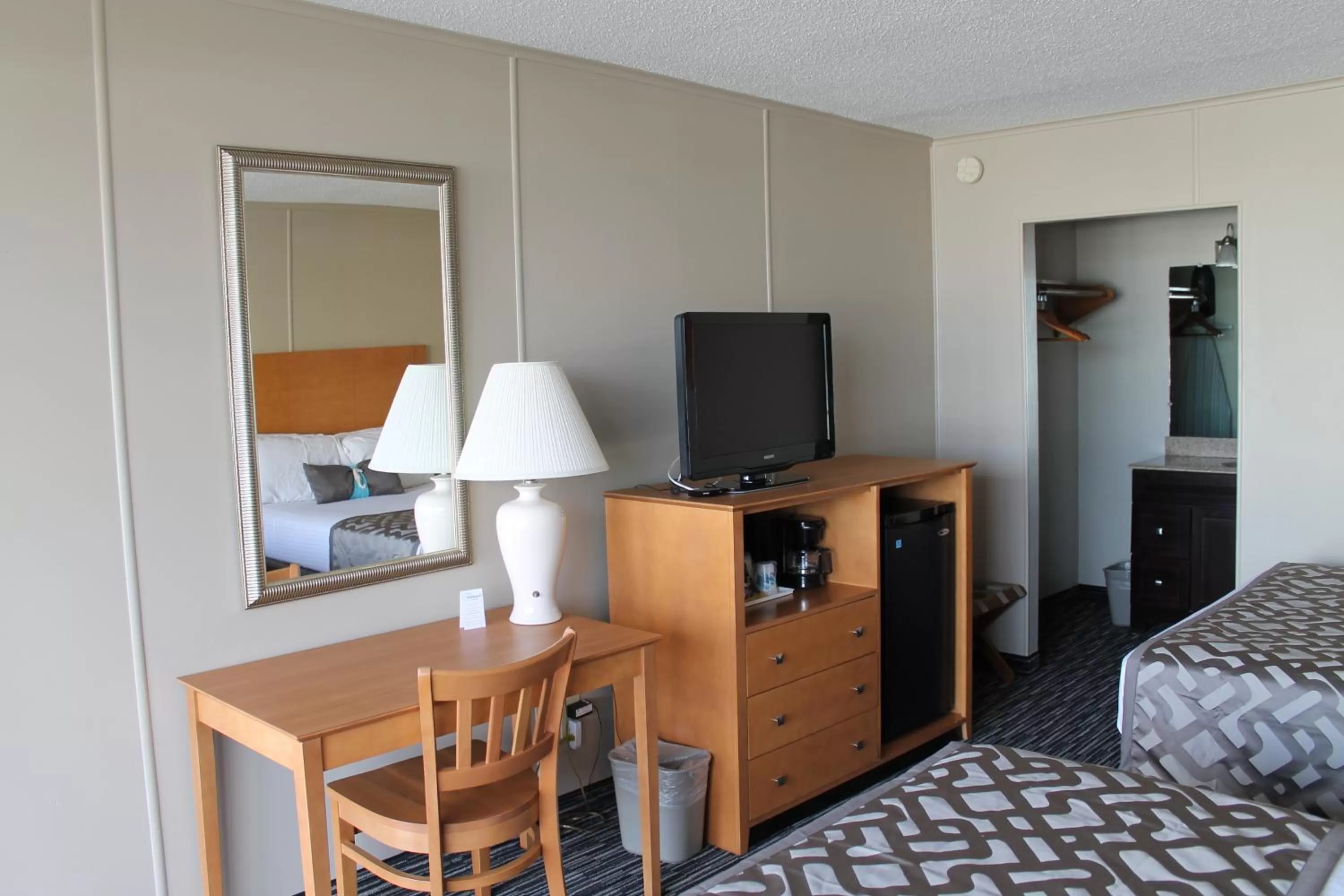 TV and multimedia, Bed in Beachside Motel - Amelia Island