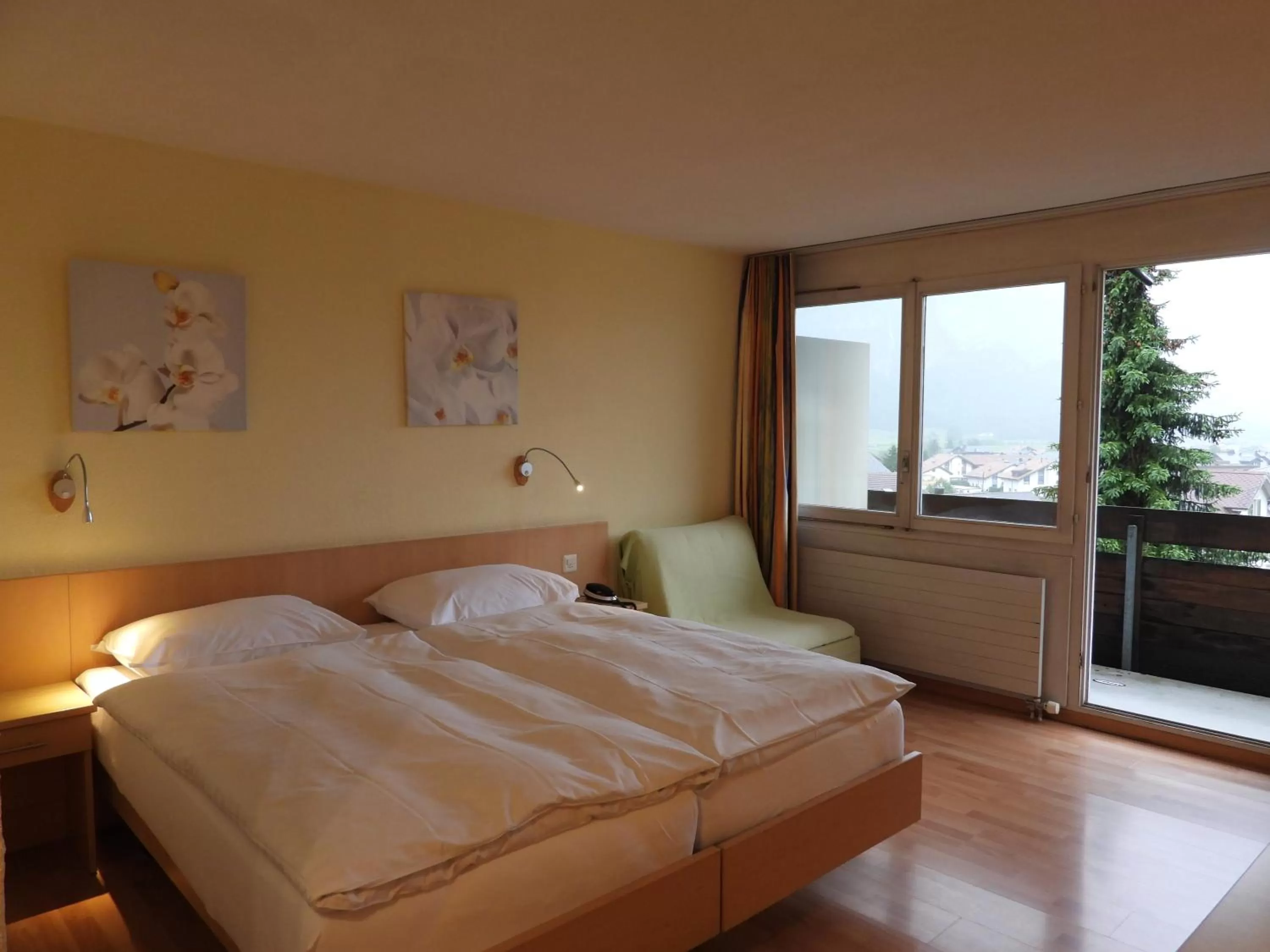 Bed in Hotel Sherlock Holmes & Khana Restaurant "nur 200 m zur Gondelbahn Hasliberg"