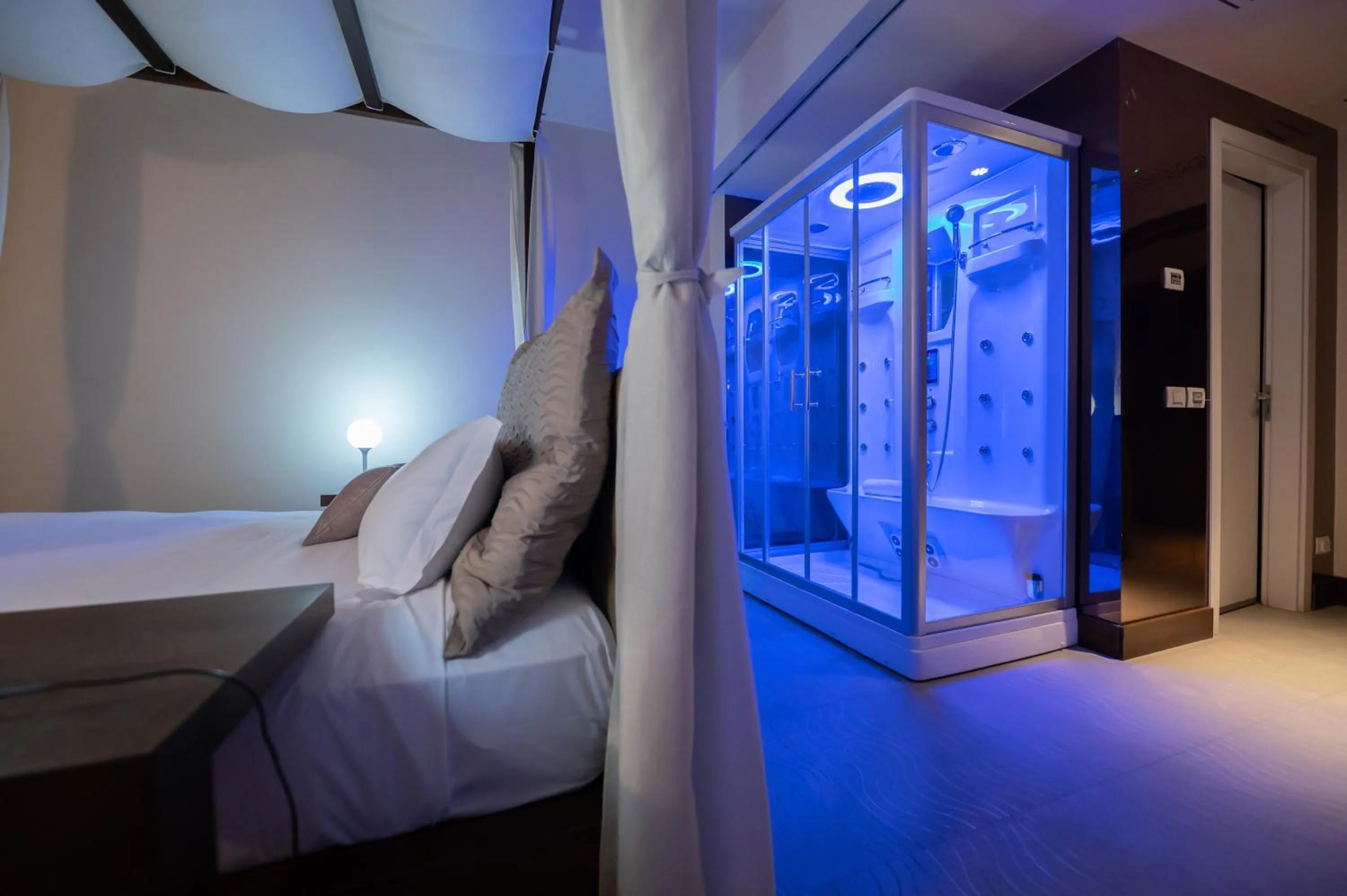 Bed in Main Palace Hotel