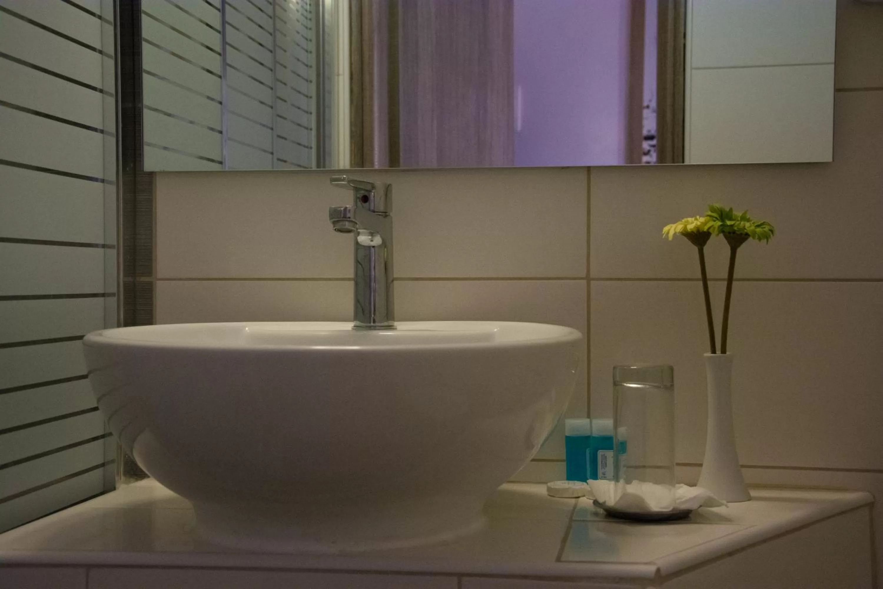 Bathroom in Marianna Hotel