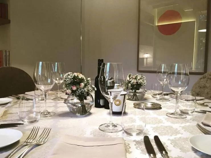 Restaurant/places to eat in Hotel Château Des Alpilles