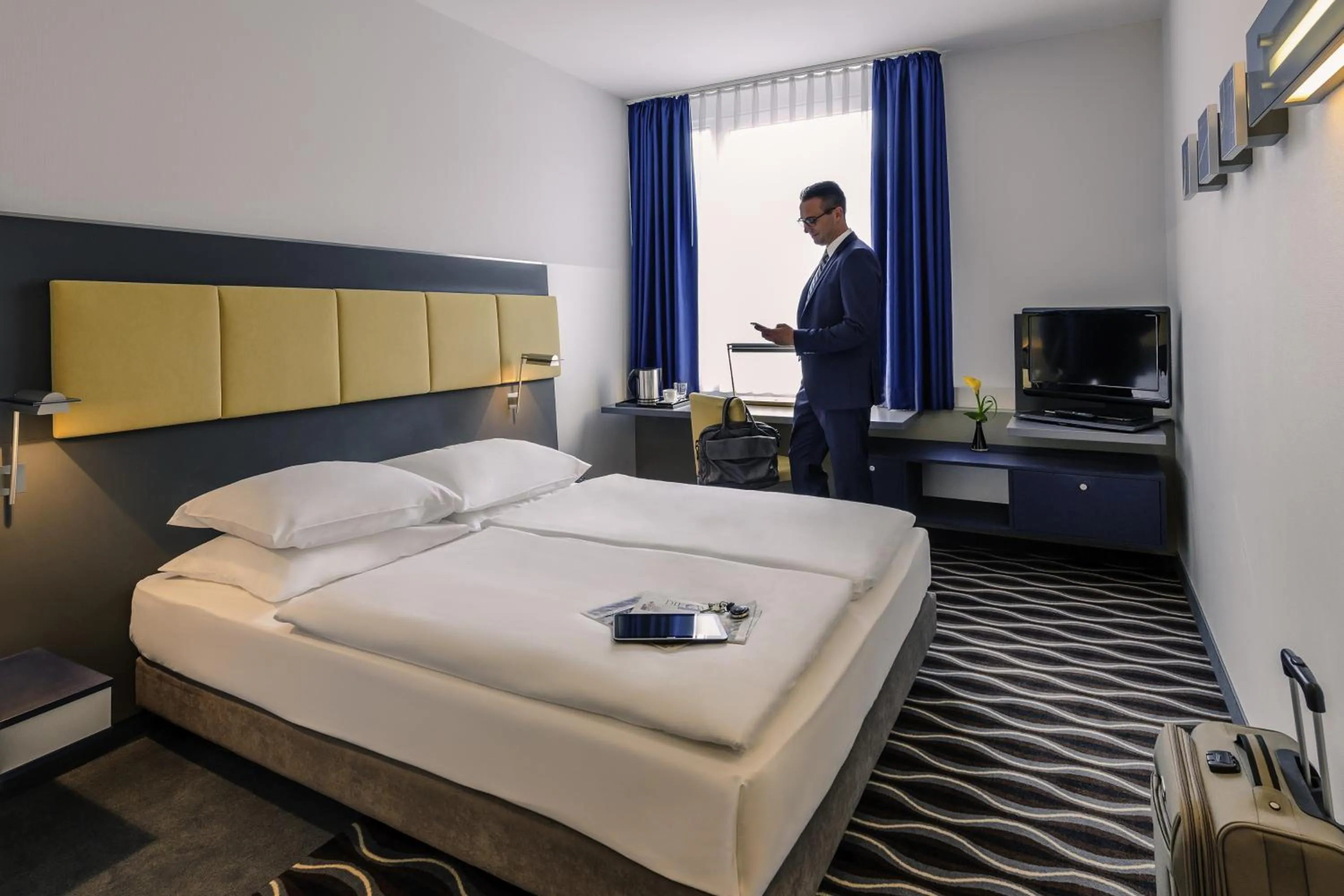 Day, Bed in Mercure Hotel Frankfurt Eschborn Helfmann-Park