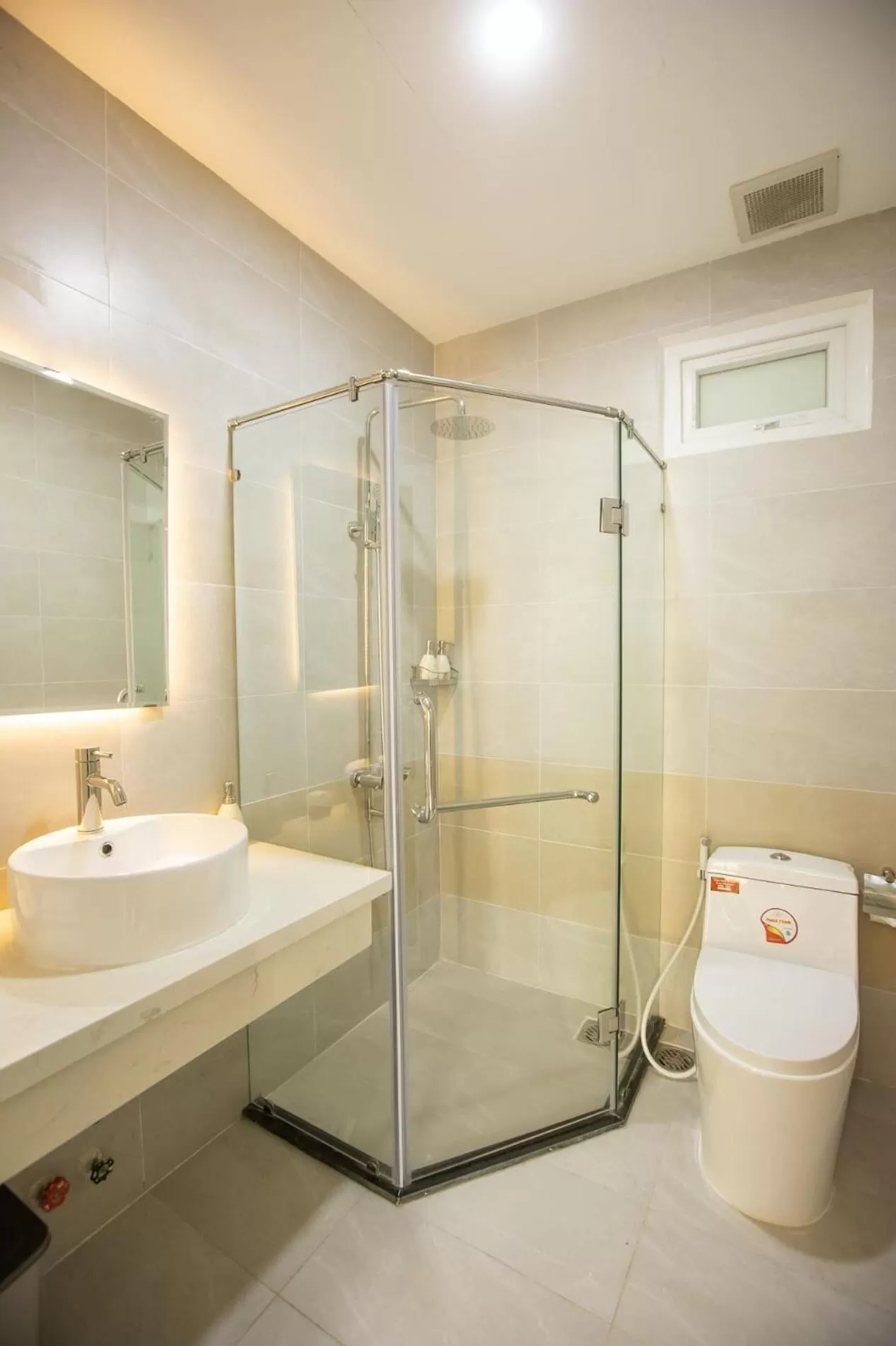 Shower in Hera Hotel Airport