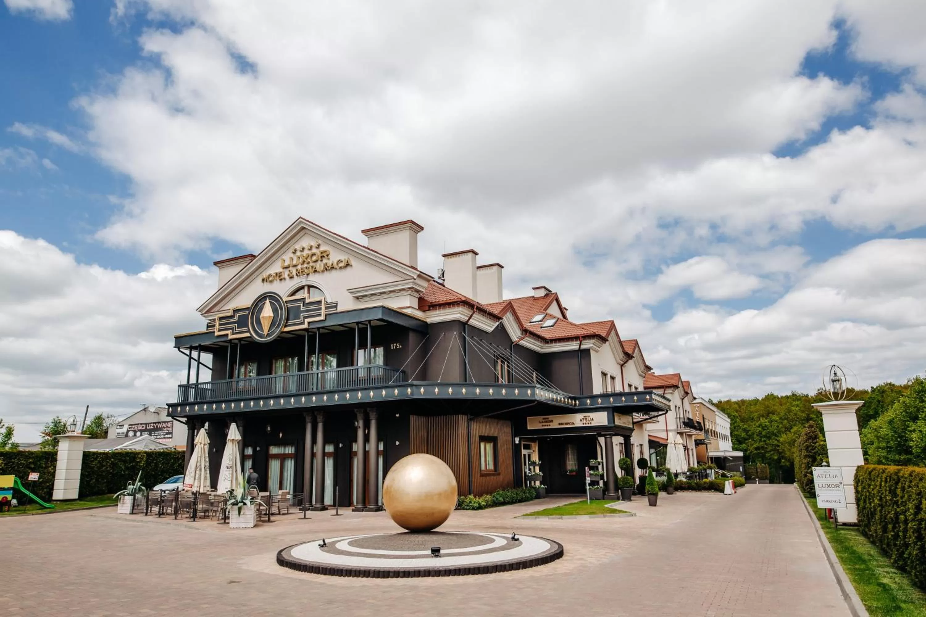 Facade/entrance in Hotel Luxor
