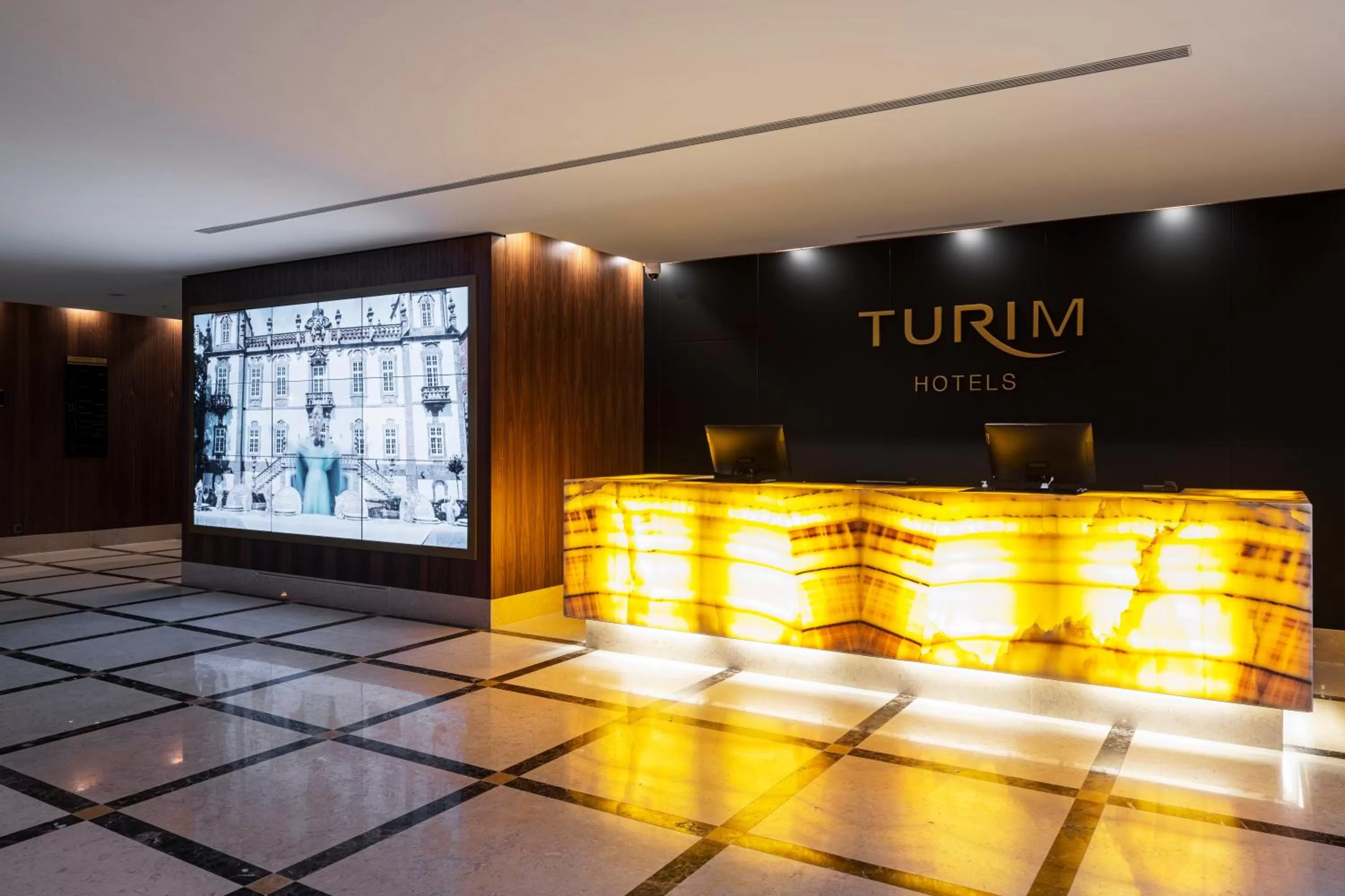 Lobby or reception in TURIM Oporto Hotel