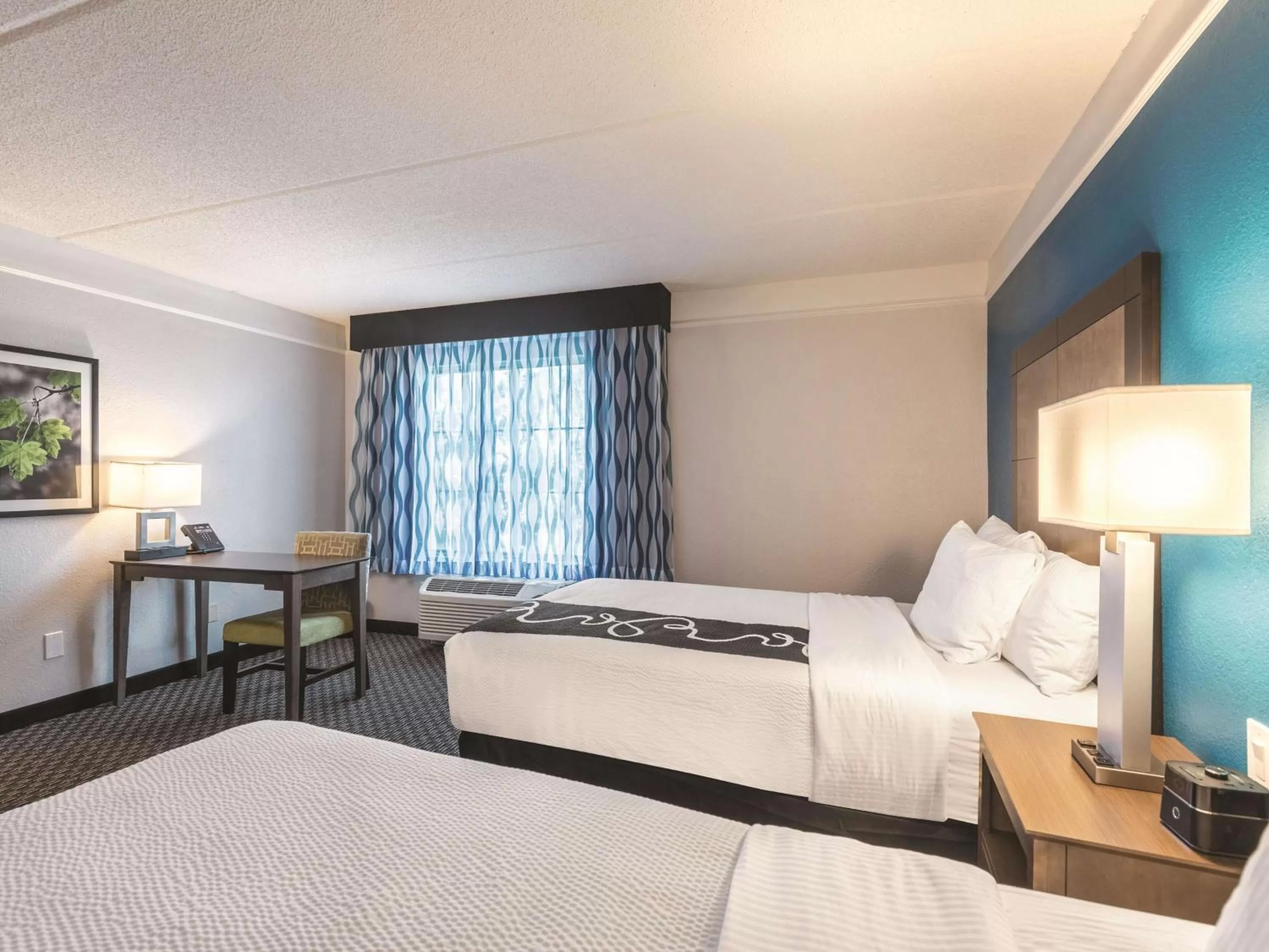 Photo of the whole room, Bed in La Quinta by Wyndham Orlando Lake Mary