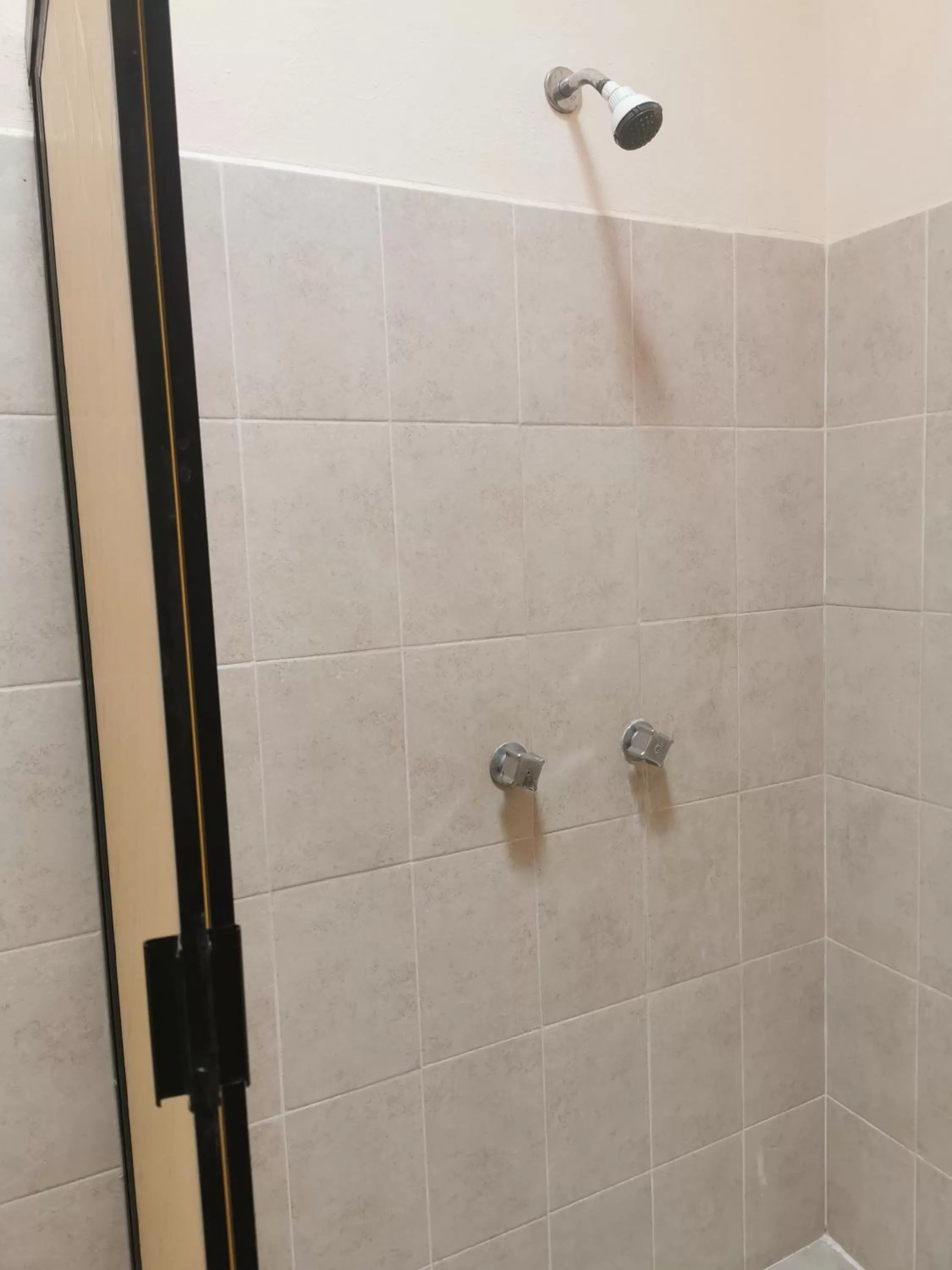 Shower, Bathroom in Nido Colibrí - Zona Remate de Paseo Montejo