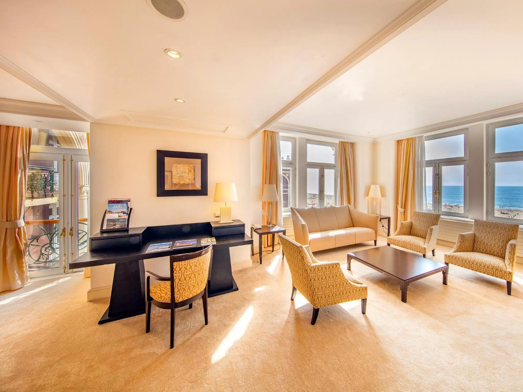 Living room in Grand Hotel Amrâth Kurhaus The Hague Scheveningen