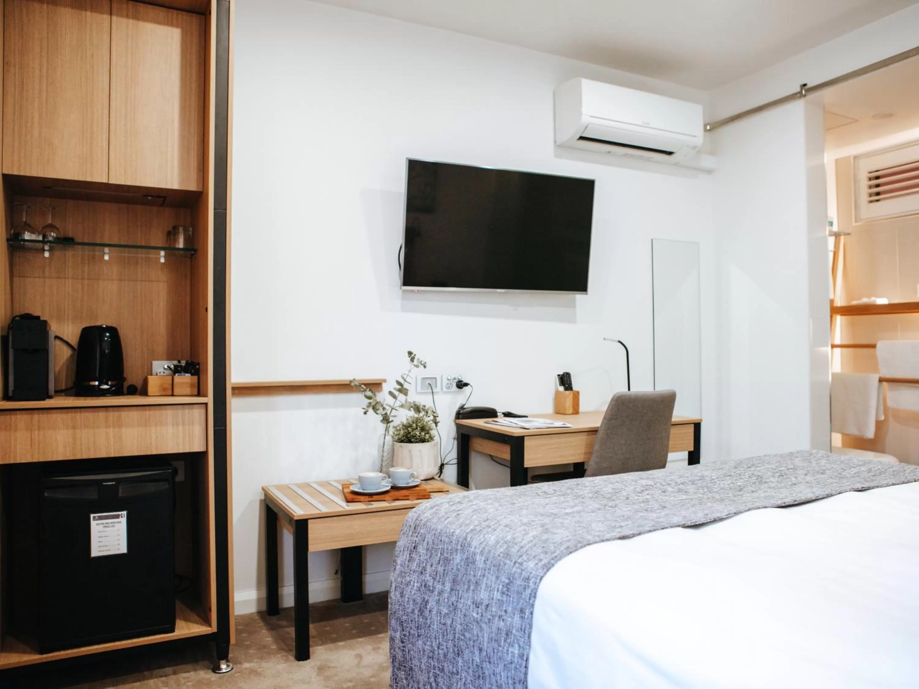 Business facilities, Bed in Astor Inn