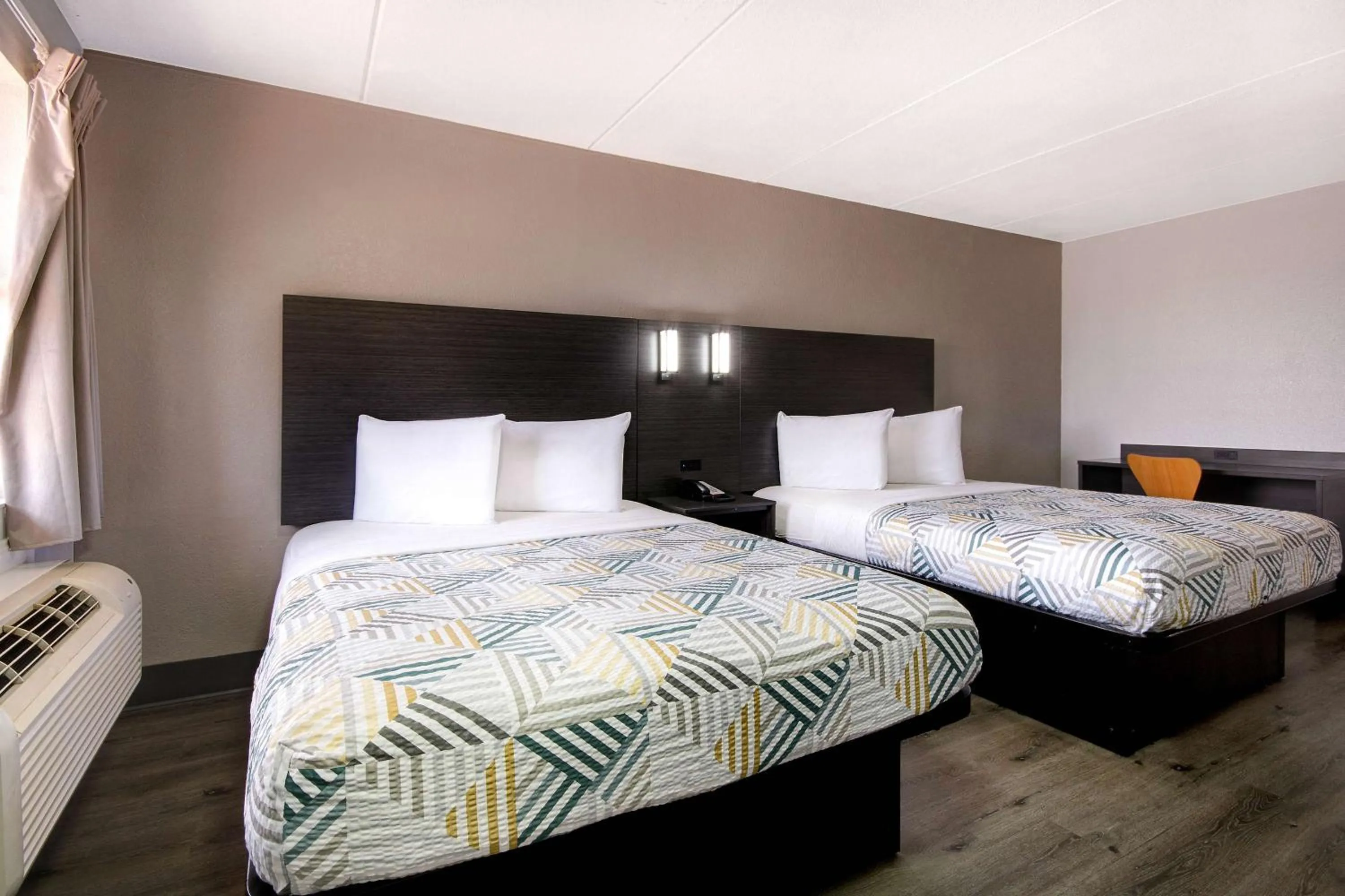 Bedroom, Bed in Motel 6-San Antonio, TX - Northwest Medical Center