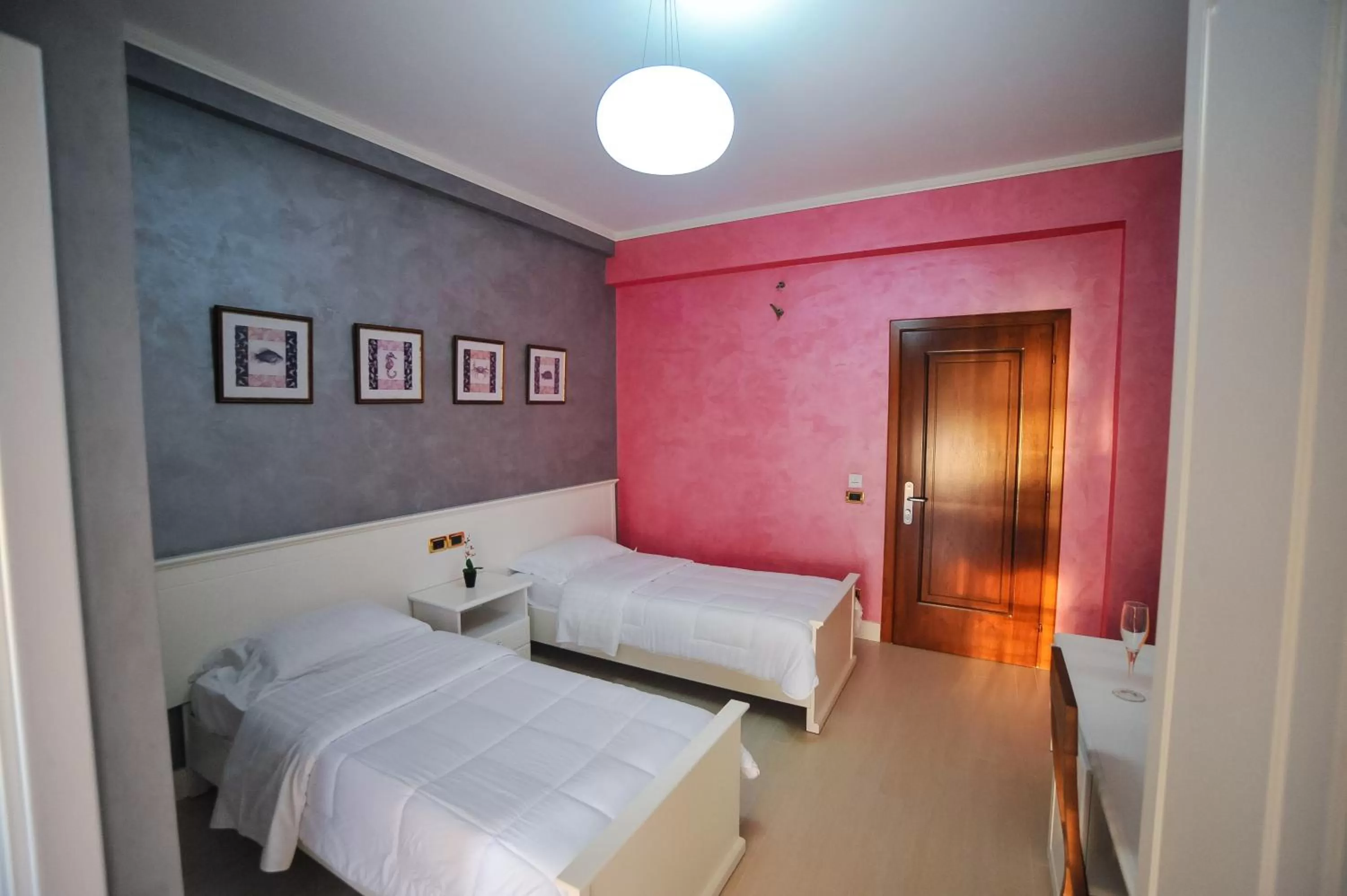 View (from property/room), Bed in Iliria Internacional Hotel