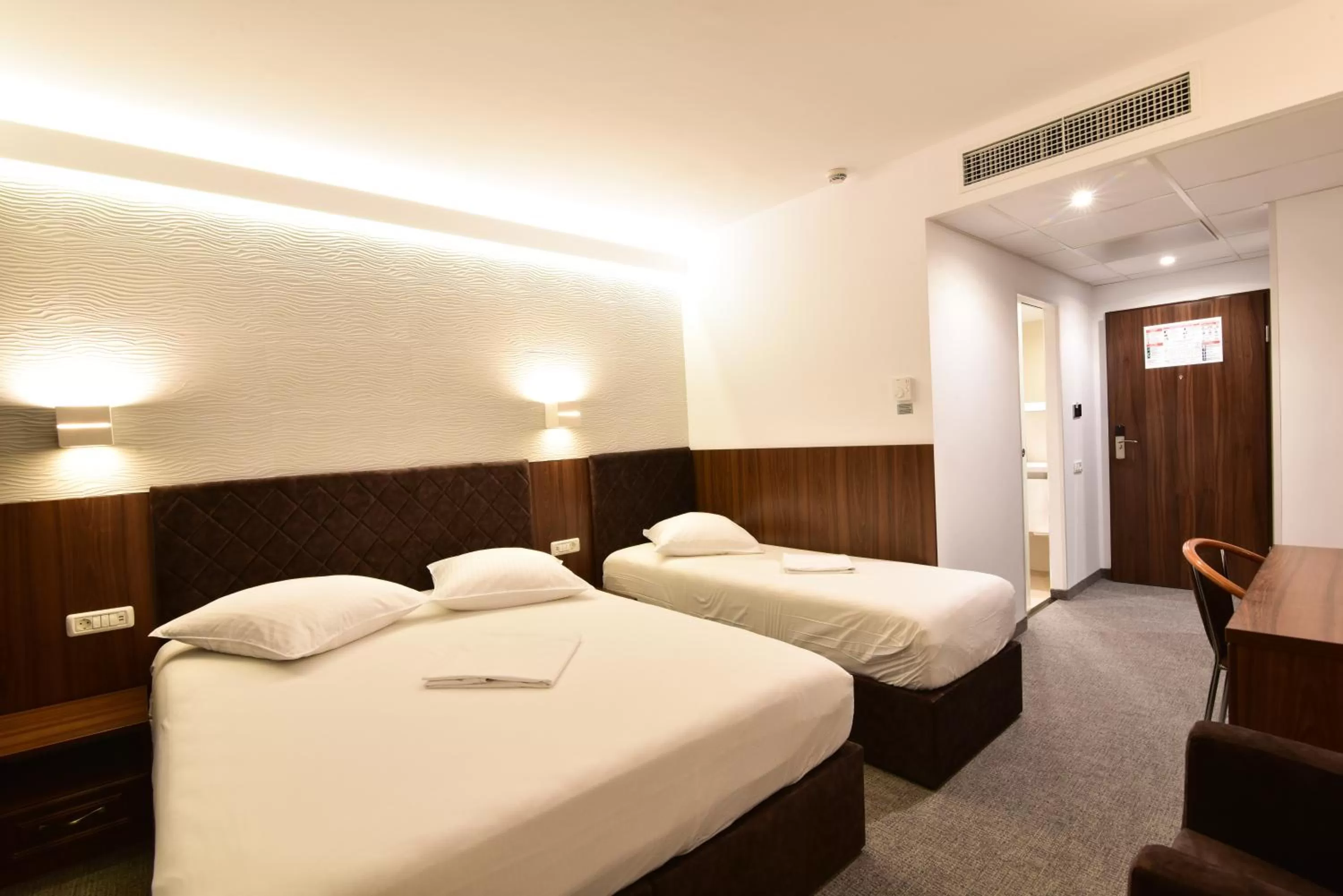 Photo of the whole room, Bed in Hotel Forum