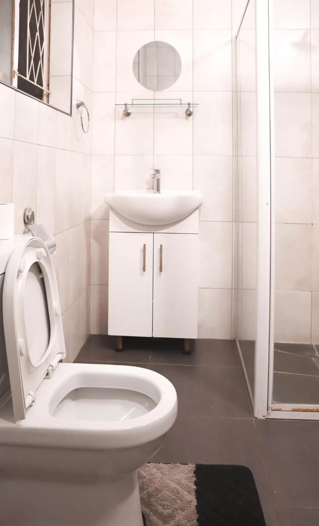 Bathroom in Gold Crown International Hotel Johannesburg