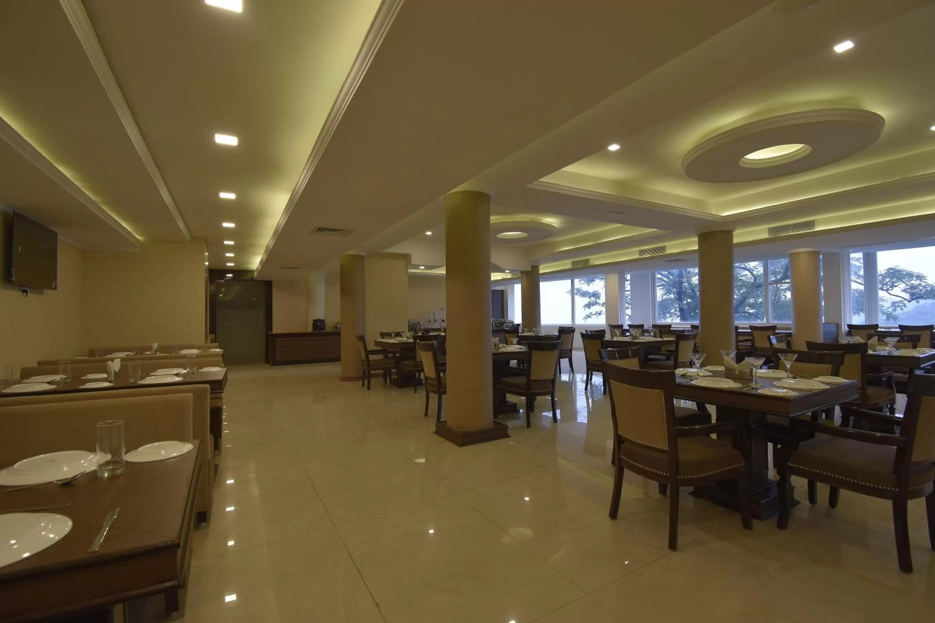 Restaurant/Places to Eat in The Royal Castle AC Centralized