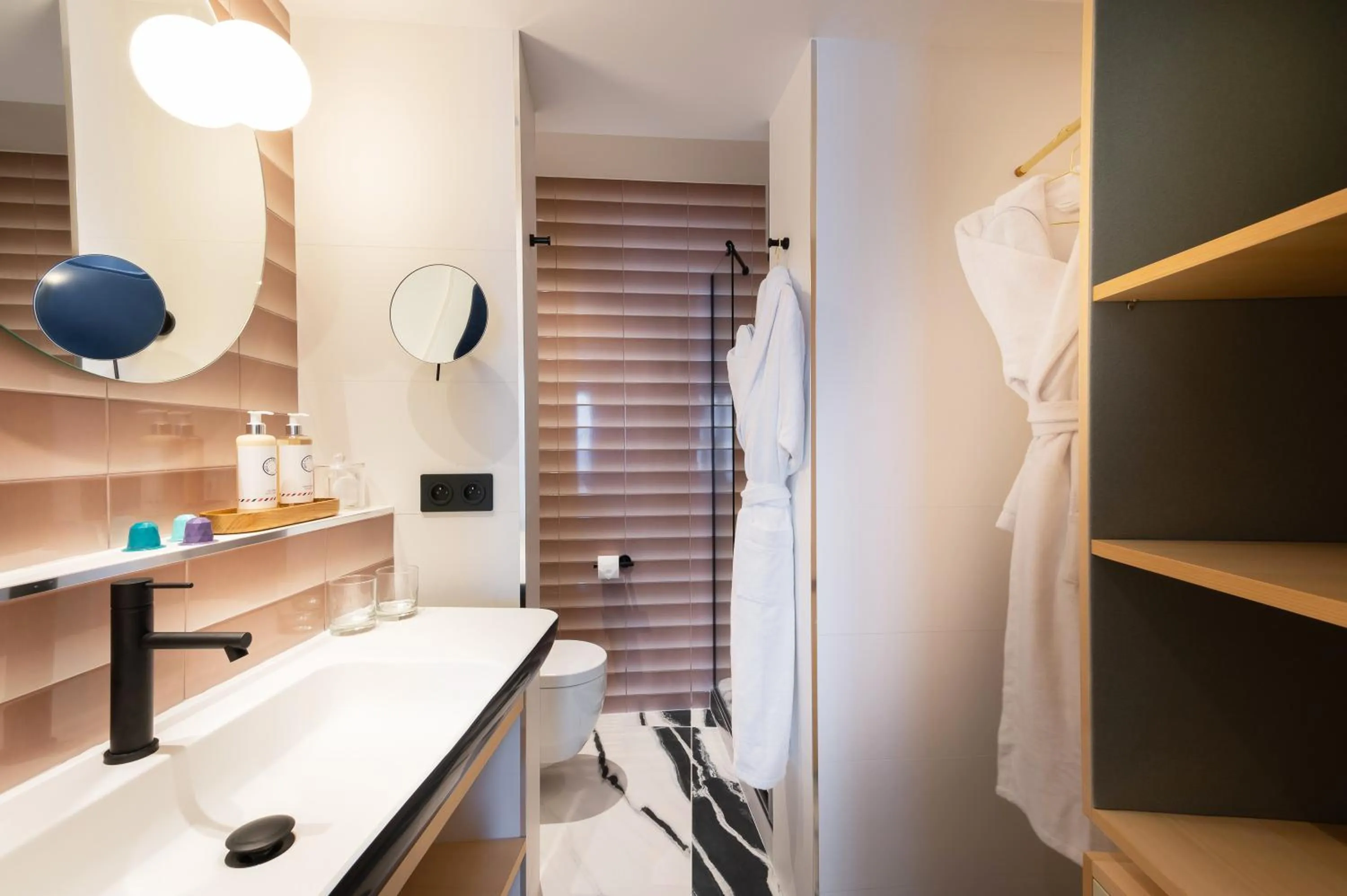 Bathroom in Hôtel Amoi Paris