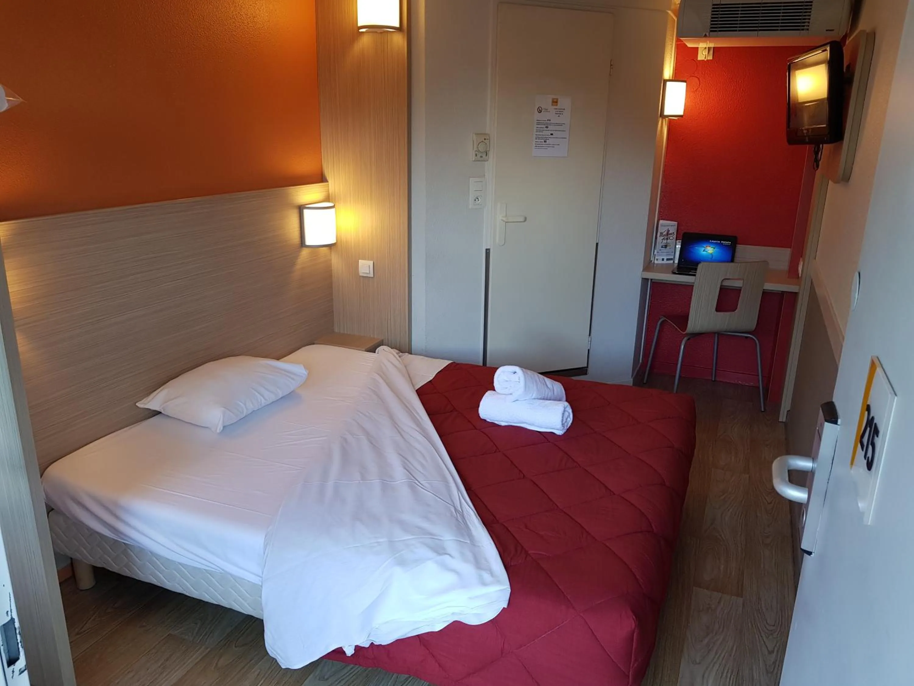 Bed in Premiere Classe Lyon Ouest - Tassin