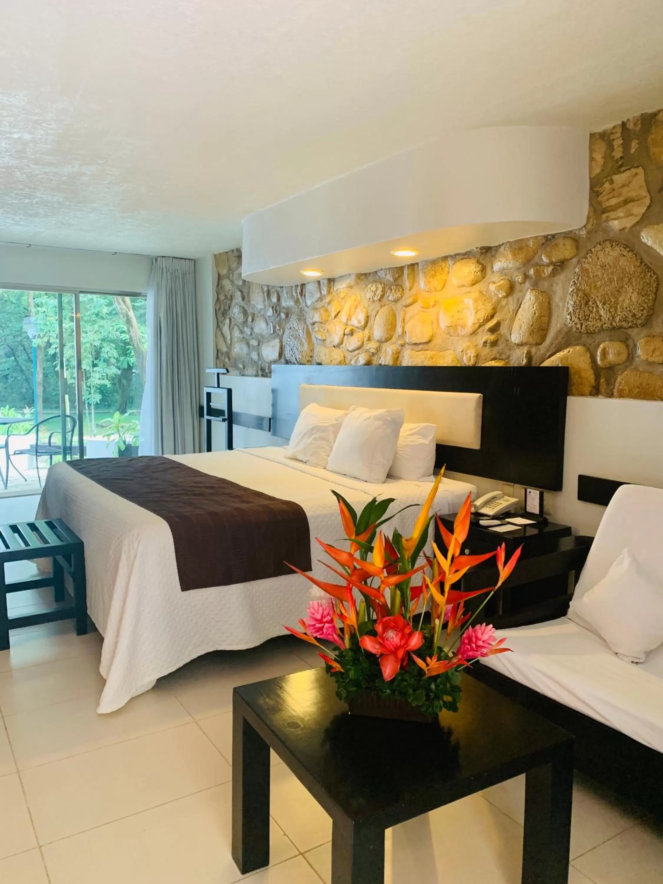 Photo of the whole room, Bed in Hotel Nututun Palenque