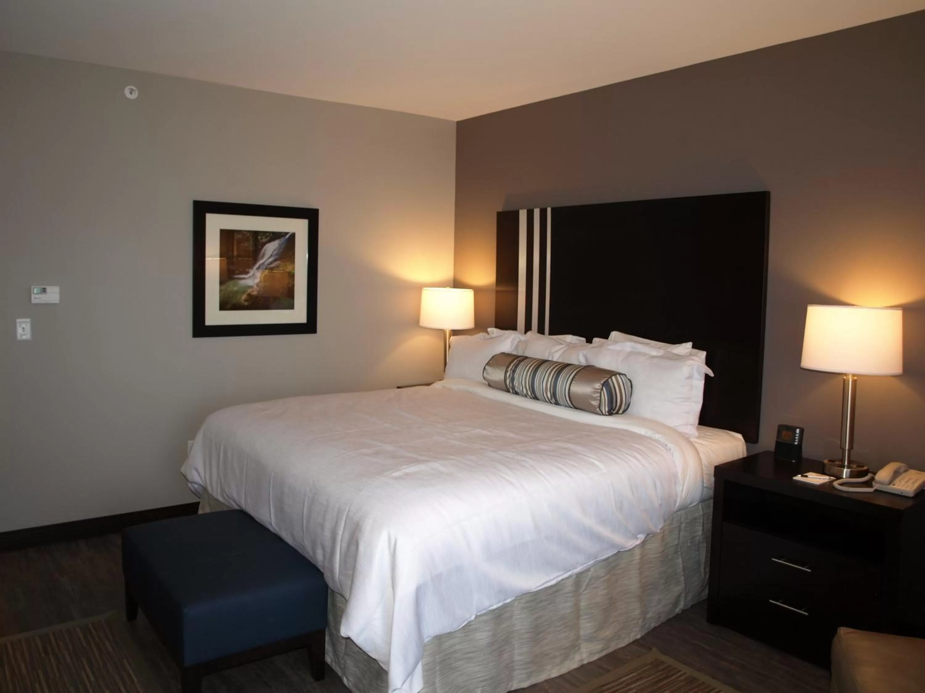 Bedroom, Bed in Hotel at Batavia Downs