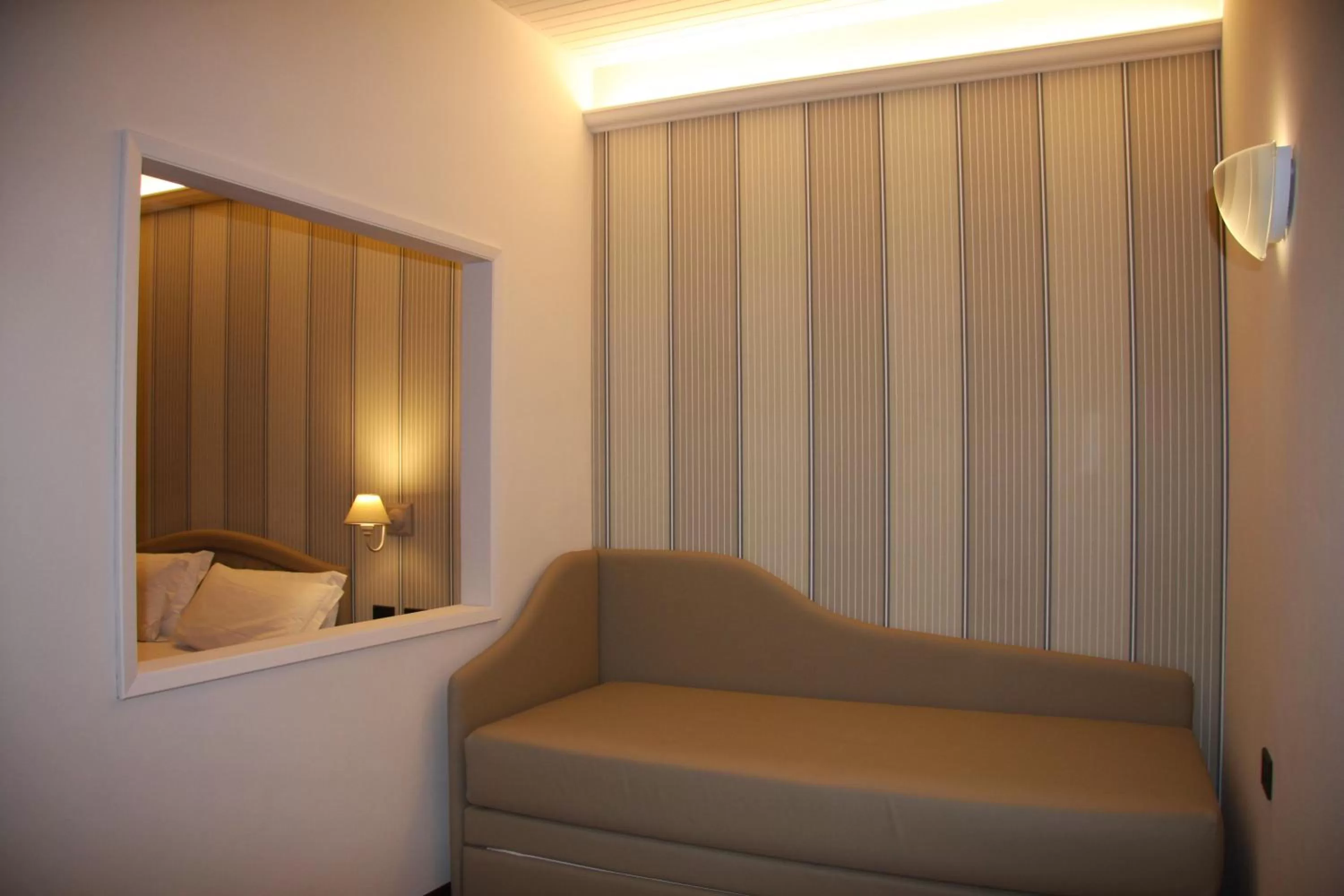 Decorative detail, Bed in Hotel San Donato - Bologna centro