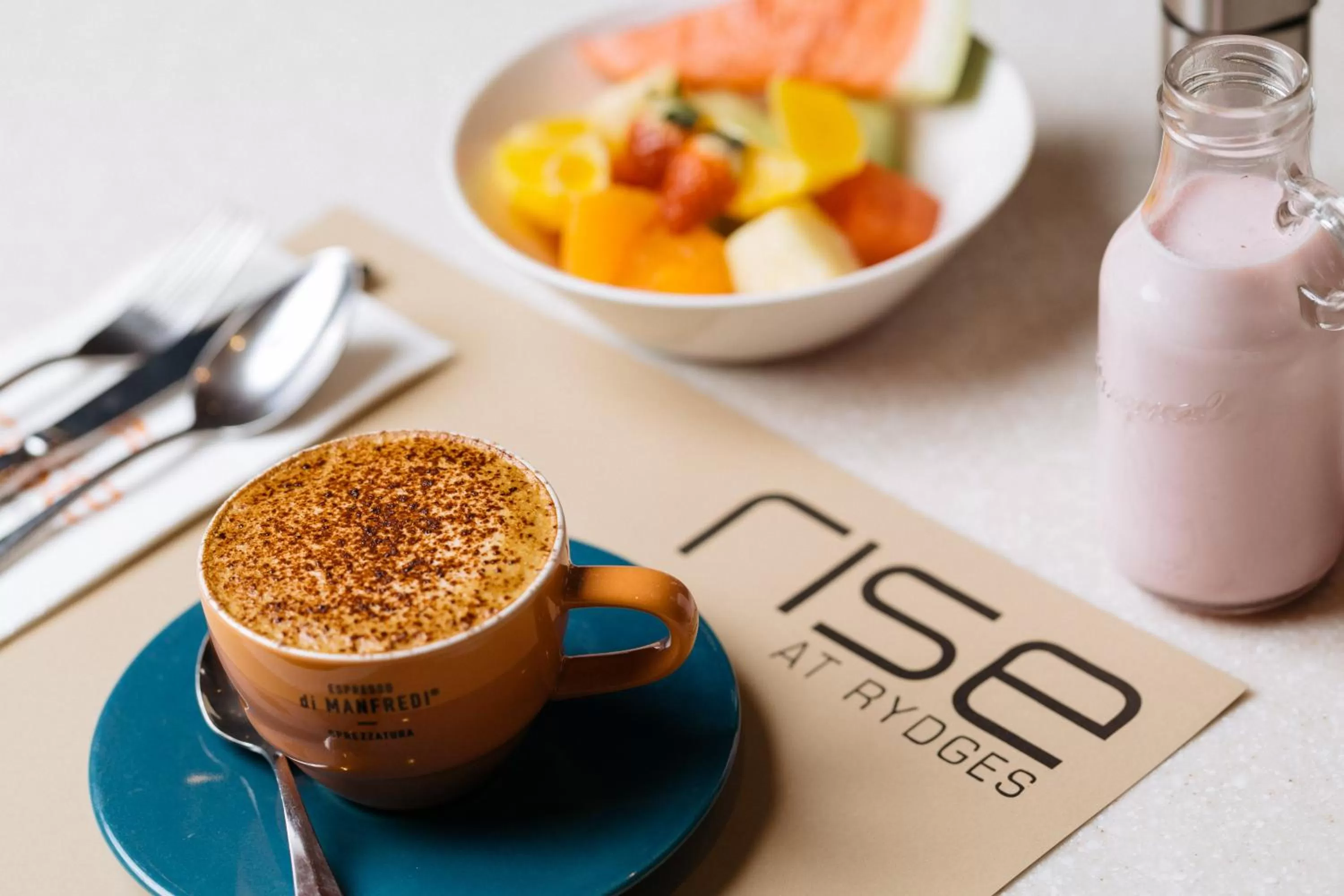 Breakfast in Horizons Lake Jindabyne