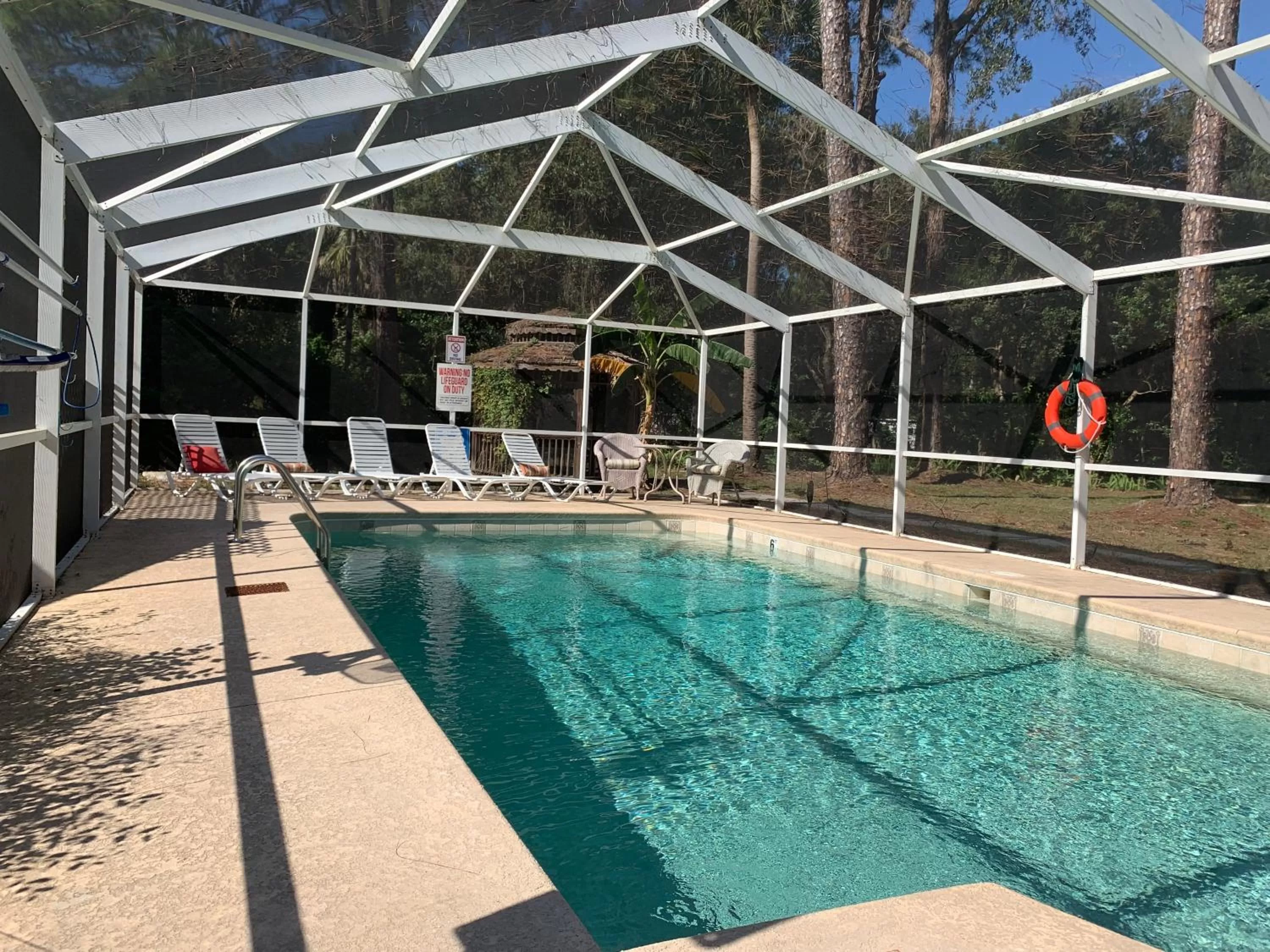 Swimming pool in Nature Coast Inn & Cottages