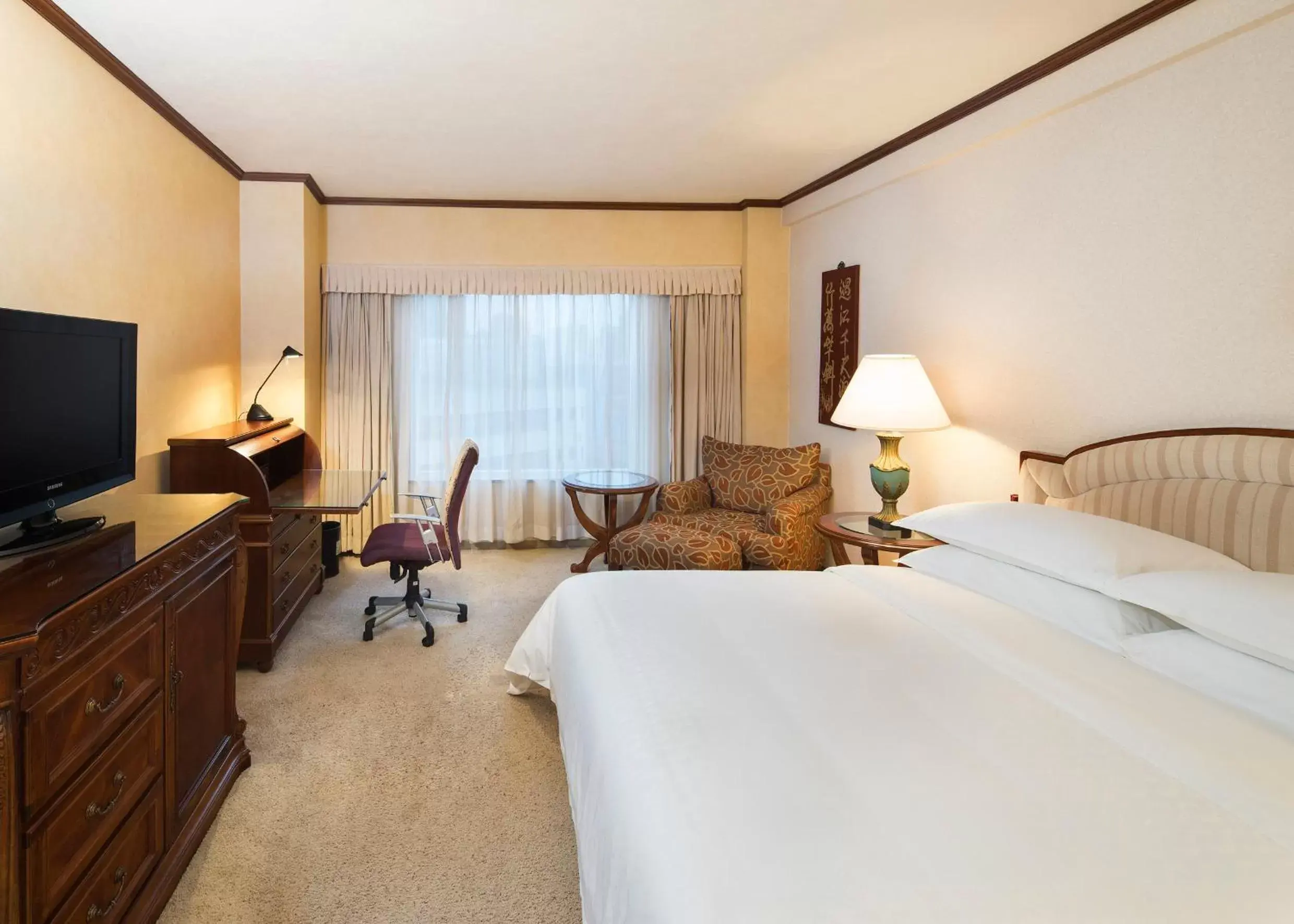 Deluxe Room (King Bed) in Hongqiao Jin Jiang Hotel (Formerly Sheraton Shanghai Hongqiao Hotel) Deluxe Room (King Bed) in Hongqiao Jin Jiang Hotel (Formerly Sheraton Shanghai Hongqiao Hotel)