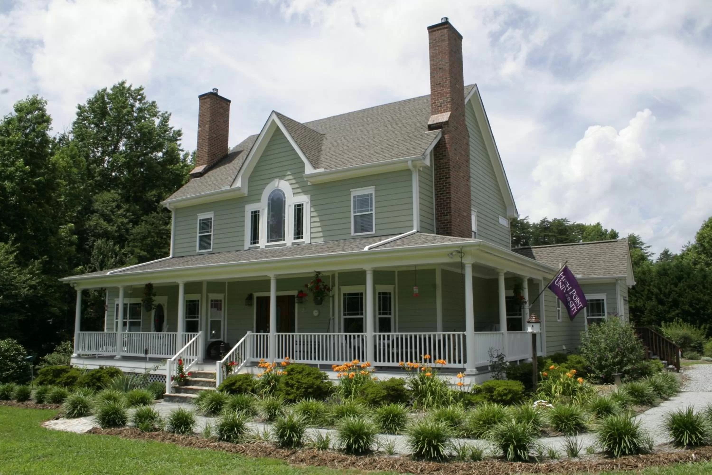 Facade/entrance, Property Building in Seven Oaks Inn Bed and Breakfast