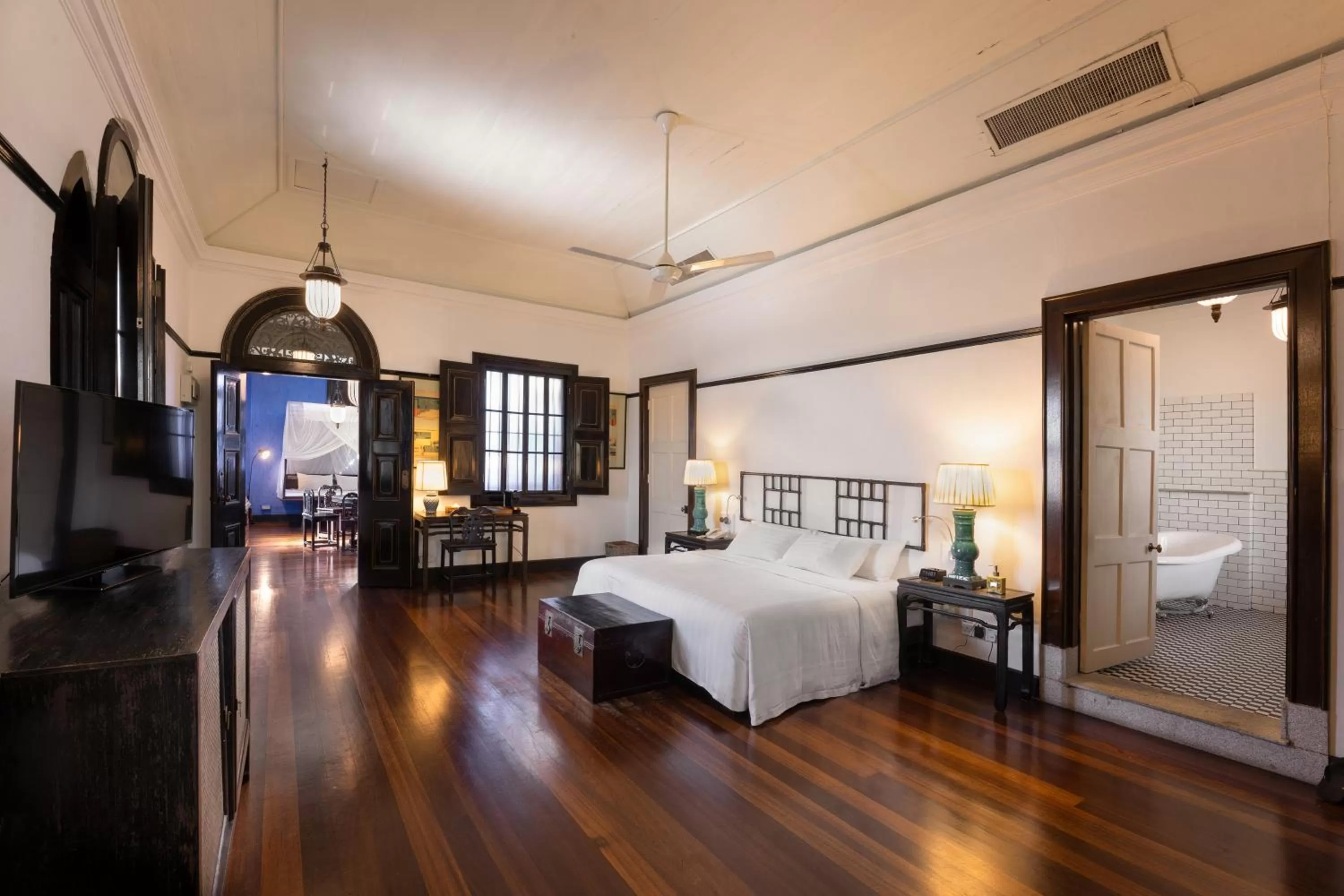 Photo of the whole room, Bed in Cheong Fatt Tze - The Blue Mansion