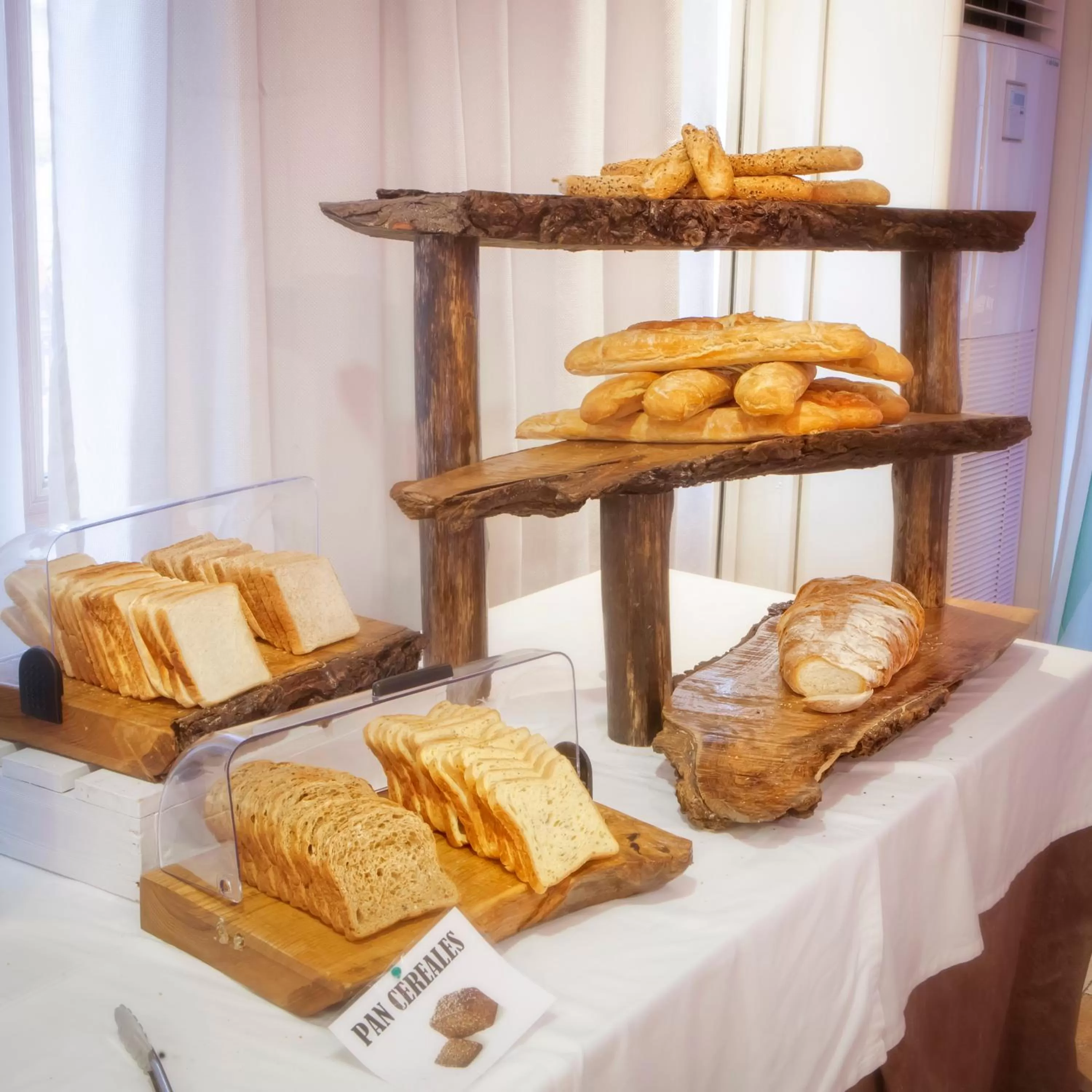 Buffet breakfast in Hotel Spa El Muelle de Suances