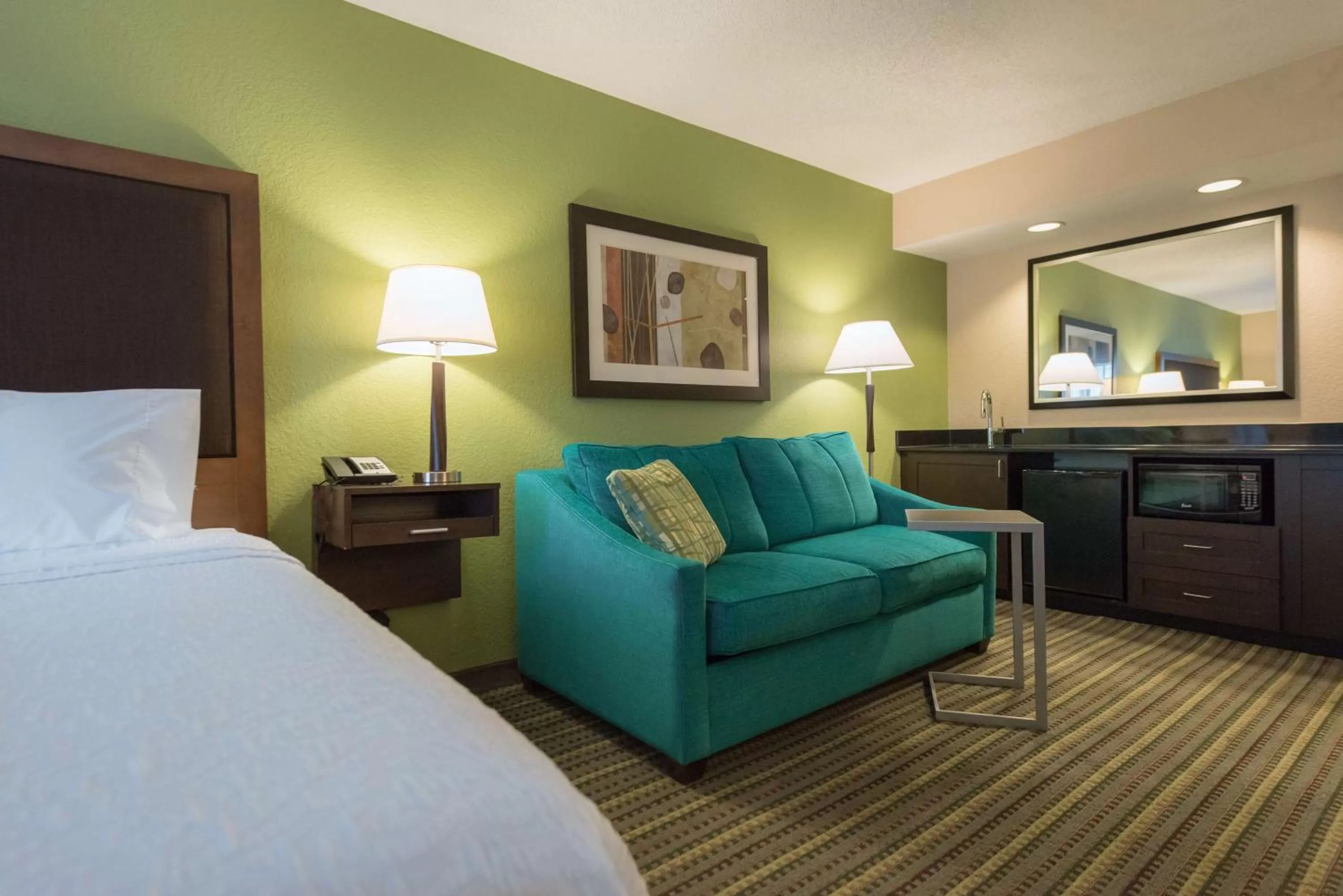 Living room, Bed in Hampton Inn Brooksville Dade City
