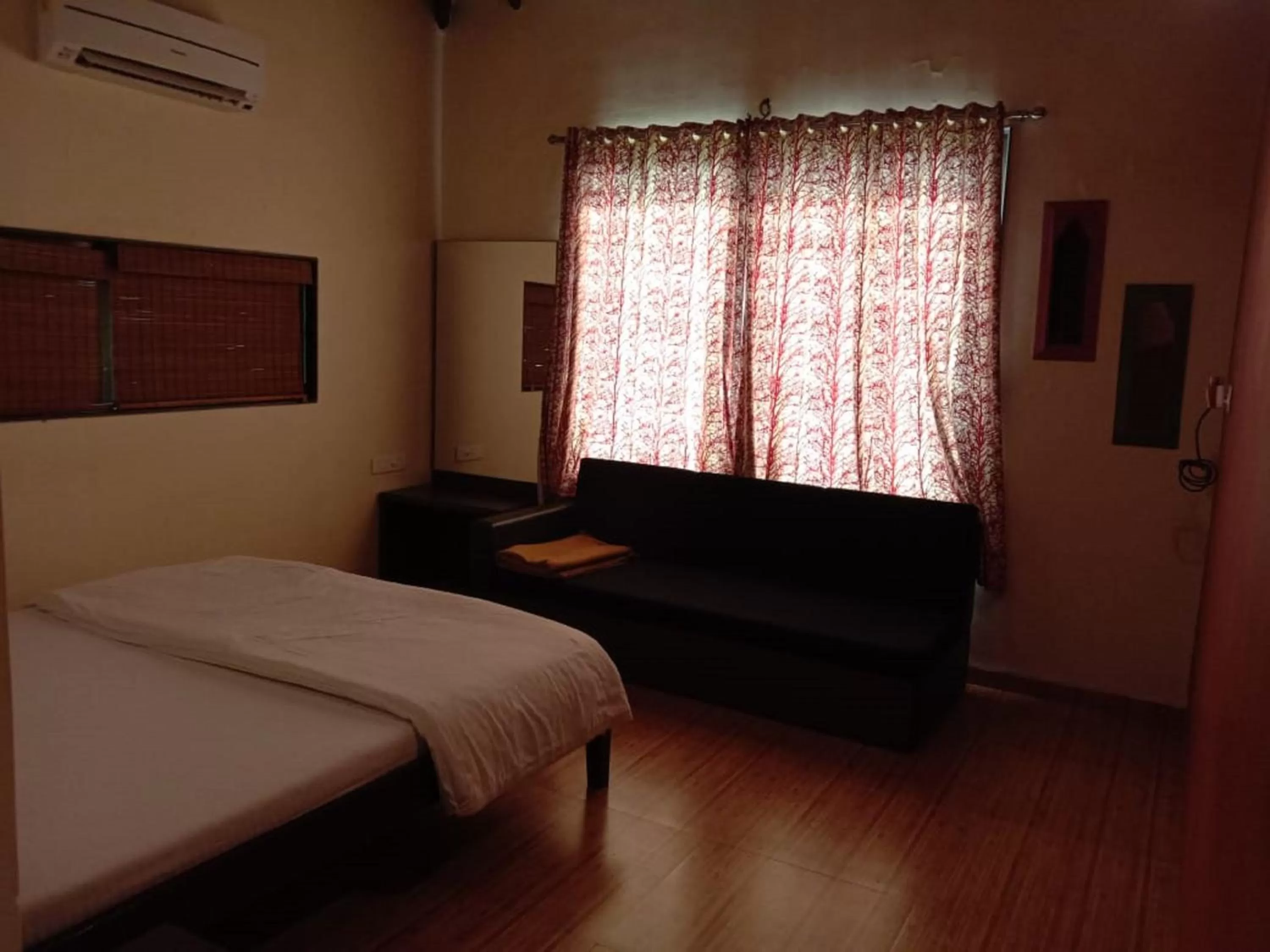 Bedroom, Bed in Jayshin Lake Vaitarna Resort - Igatpuri