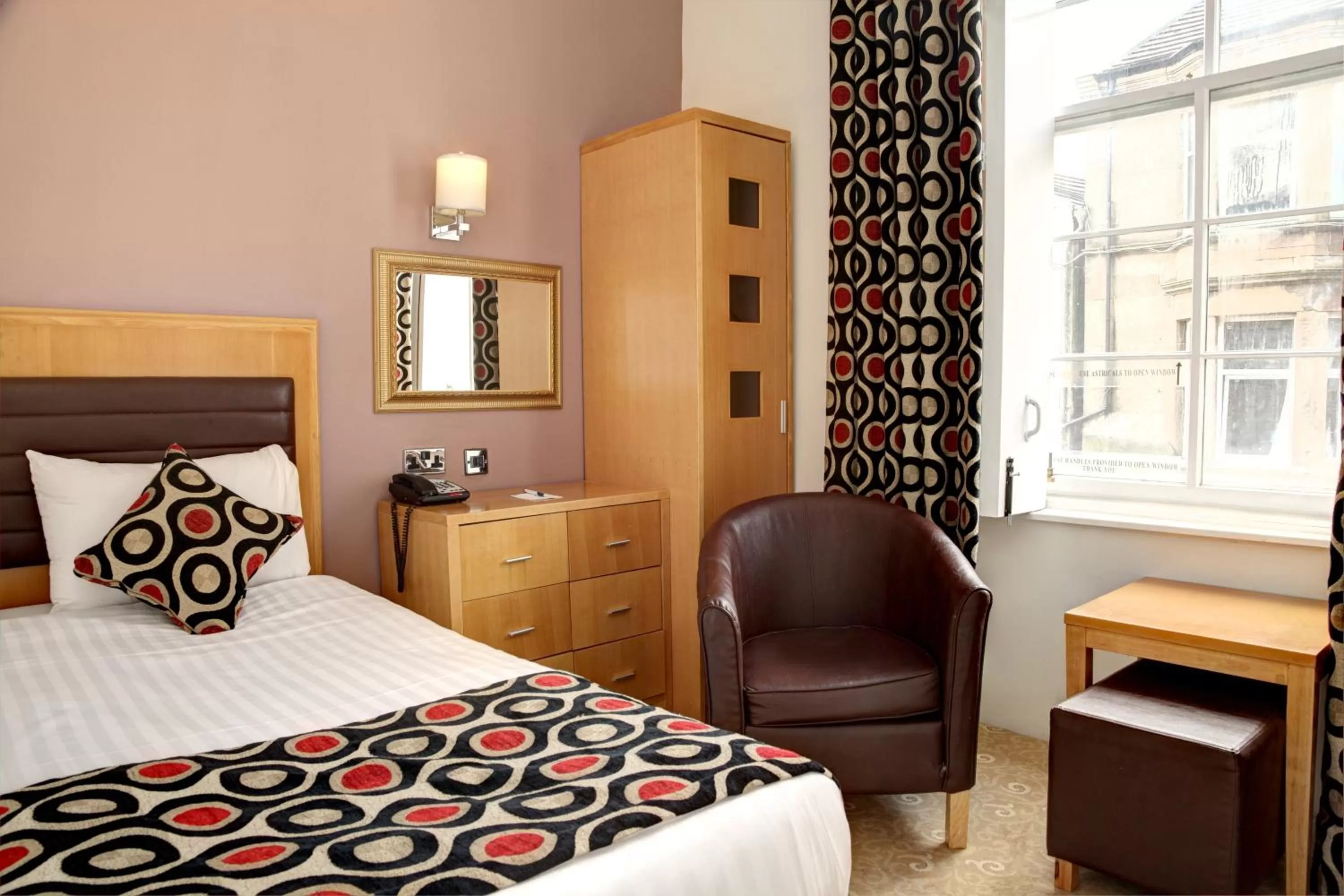 Bedroom, Bed in Argyll Hotel