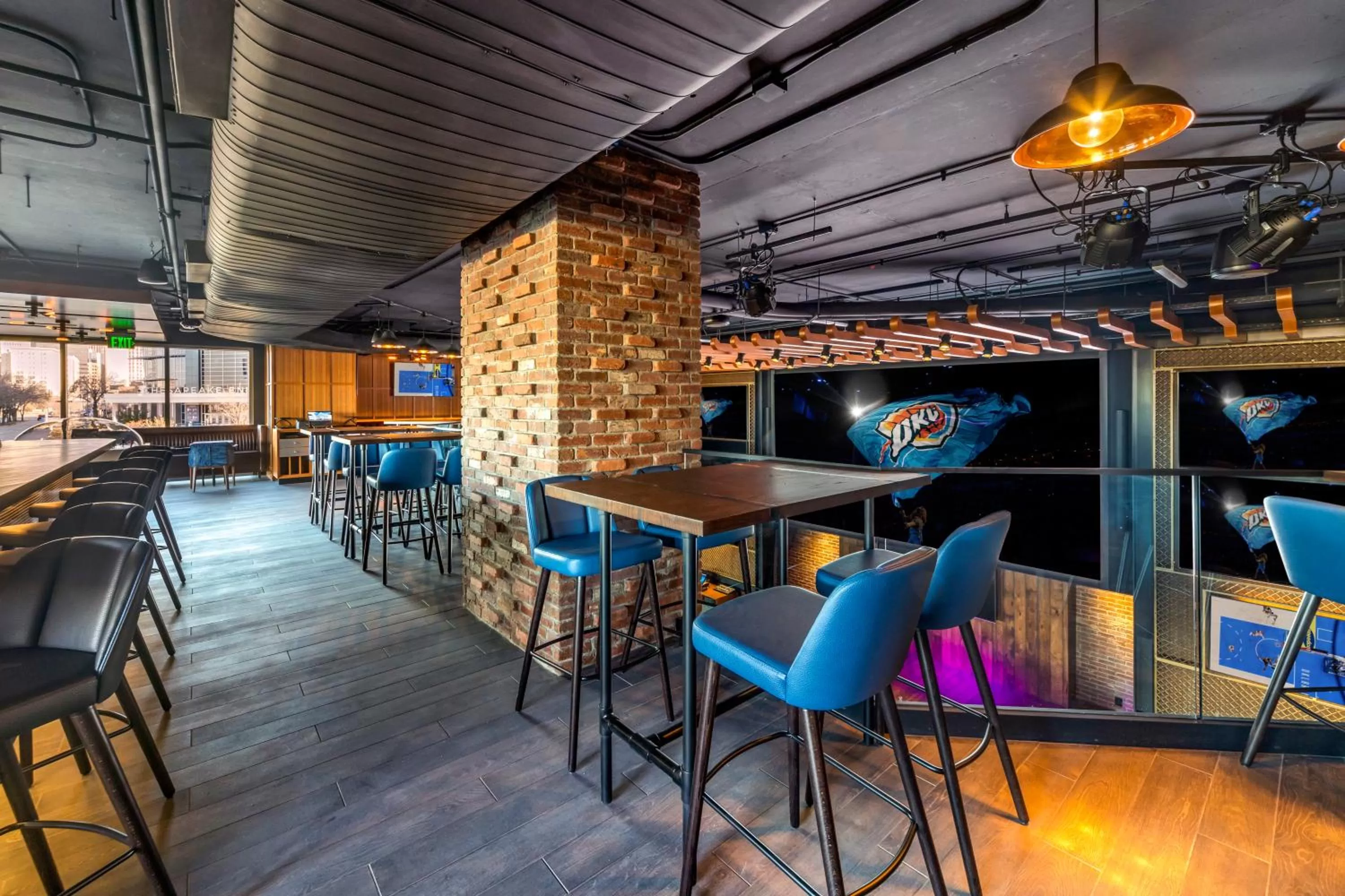 Restaurant/places to eat in Omni Oklahoma City Hotel