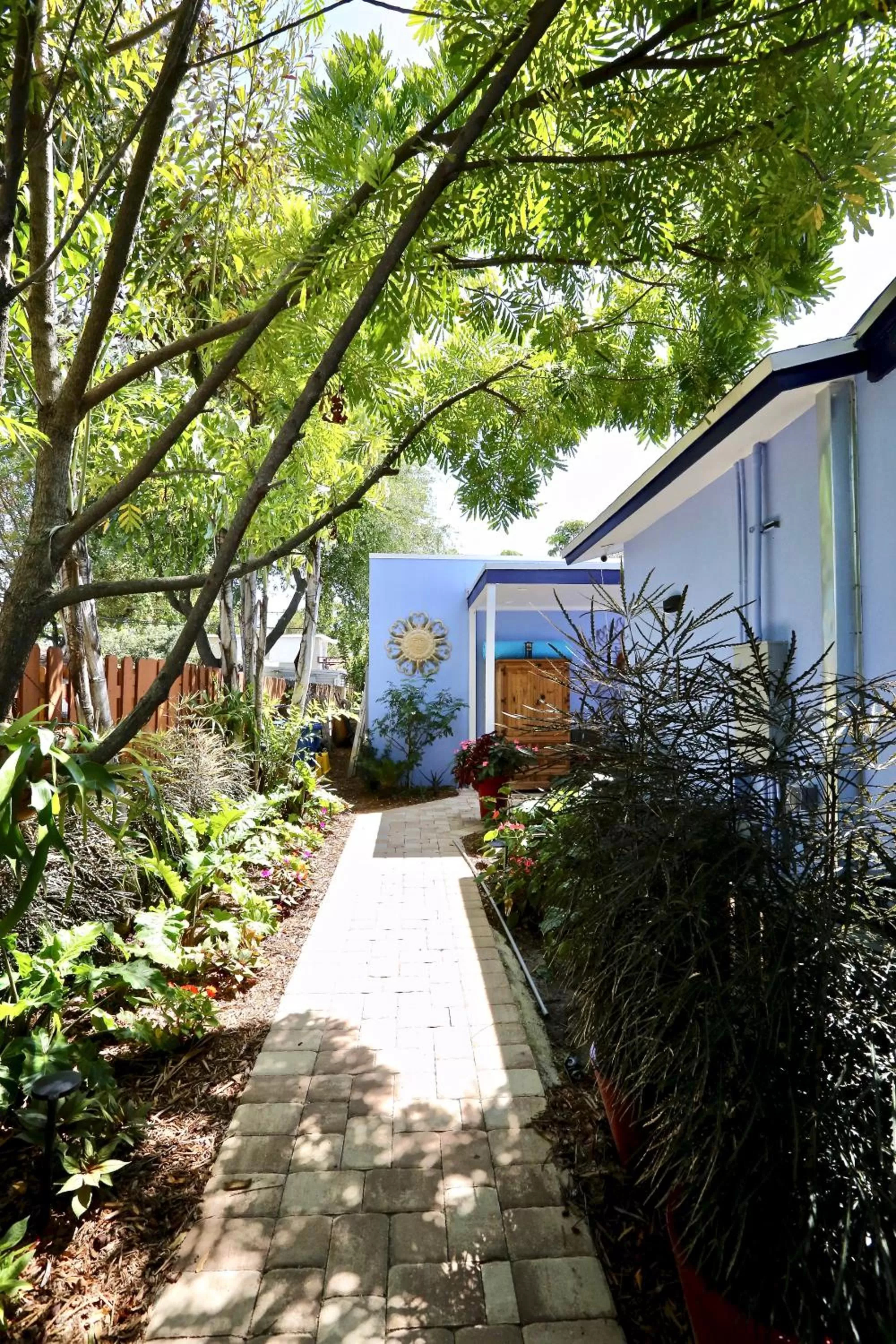 Fantasy Island Inn, Caters to Men