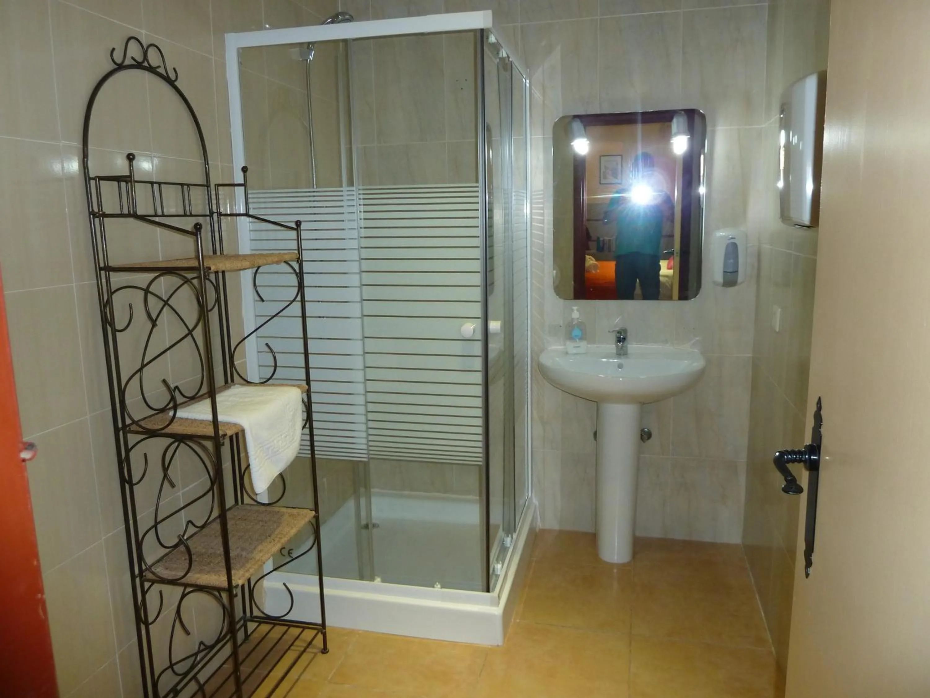 Shower in Aparthotel Carrio Sol - Monty´s