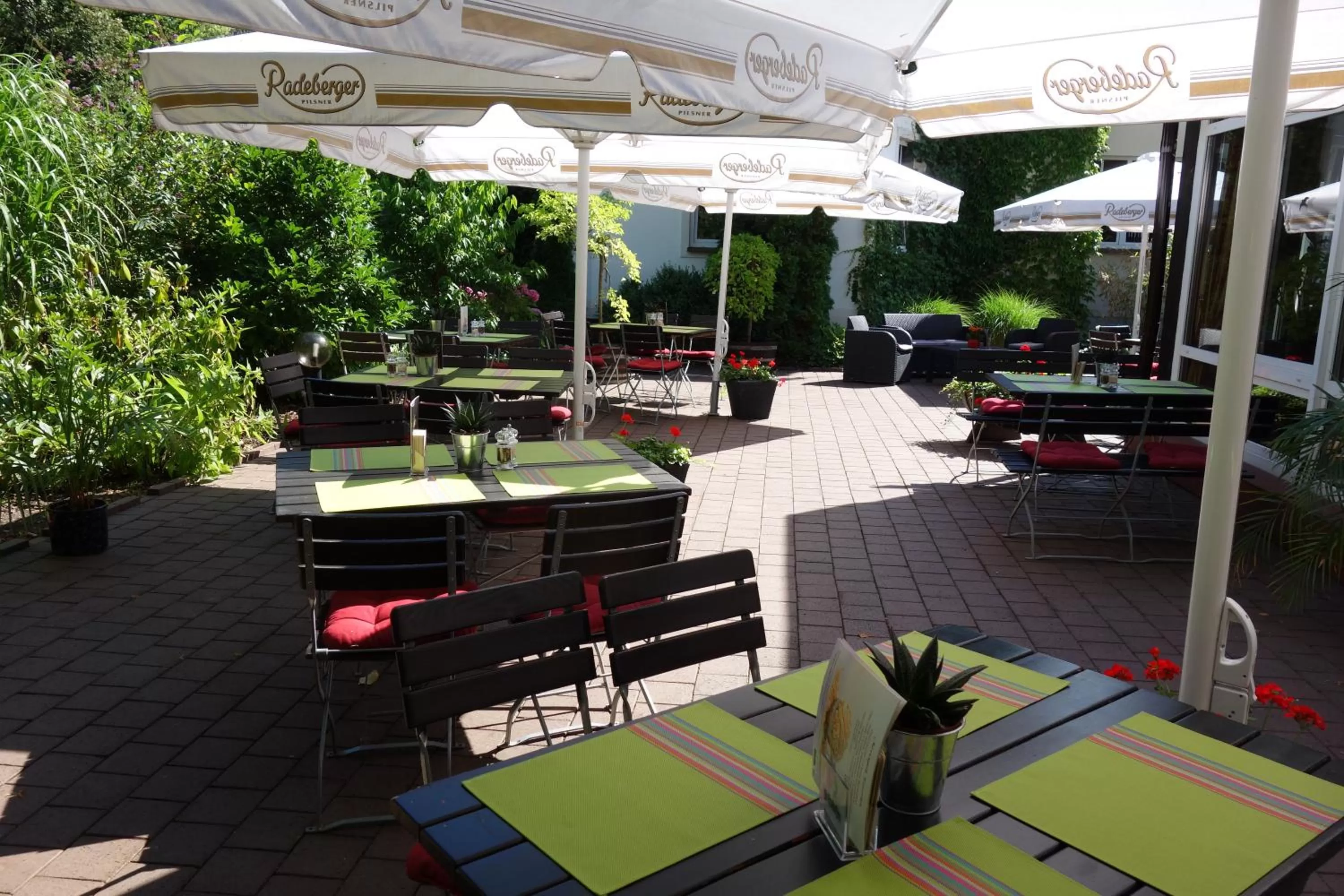 Restaurant/places to eat in Parkhotel Diani