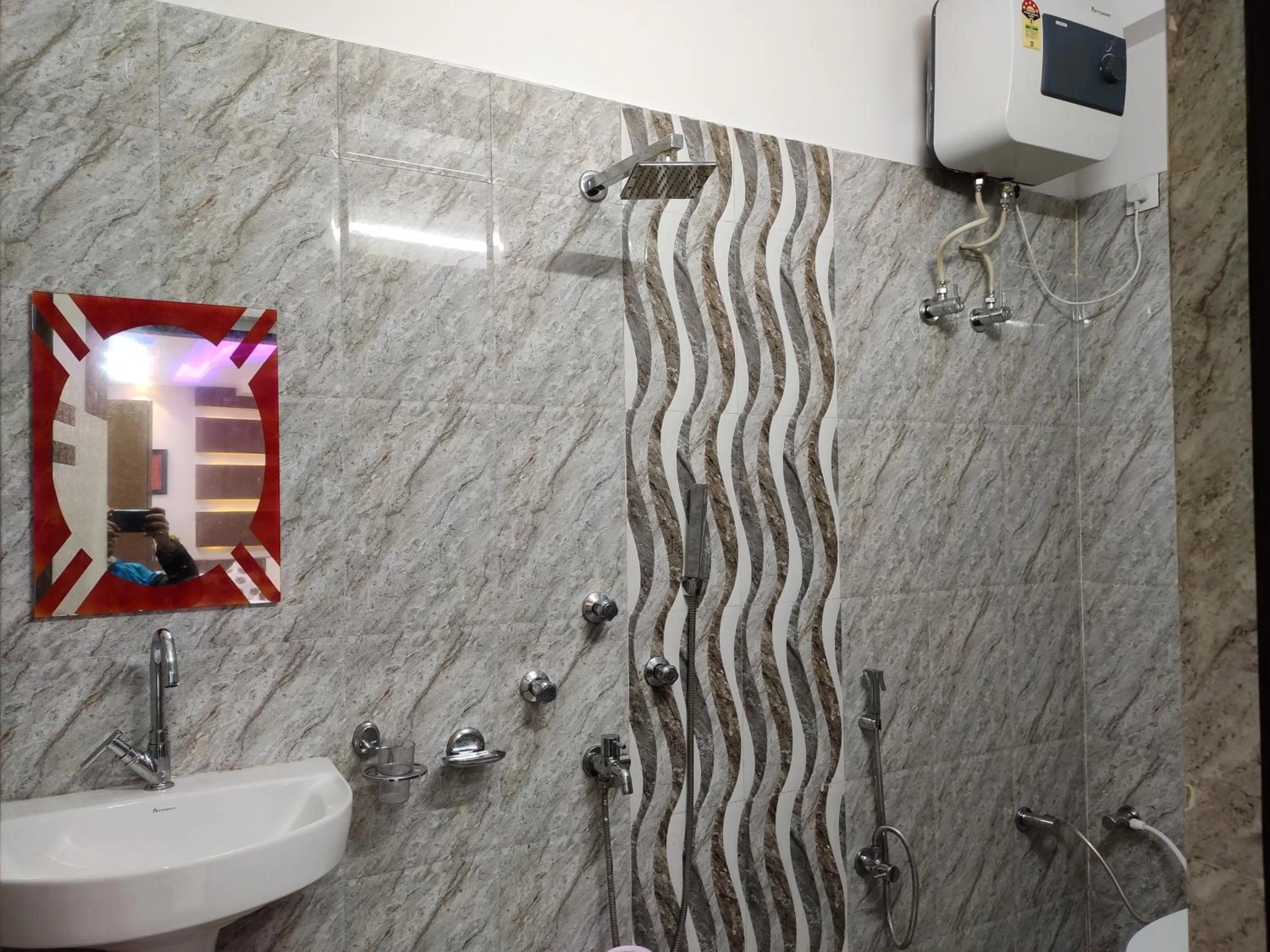 HOTEL CENTRAL SQUARE "A Couple Friendly Hotel"