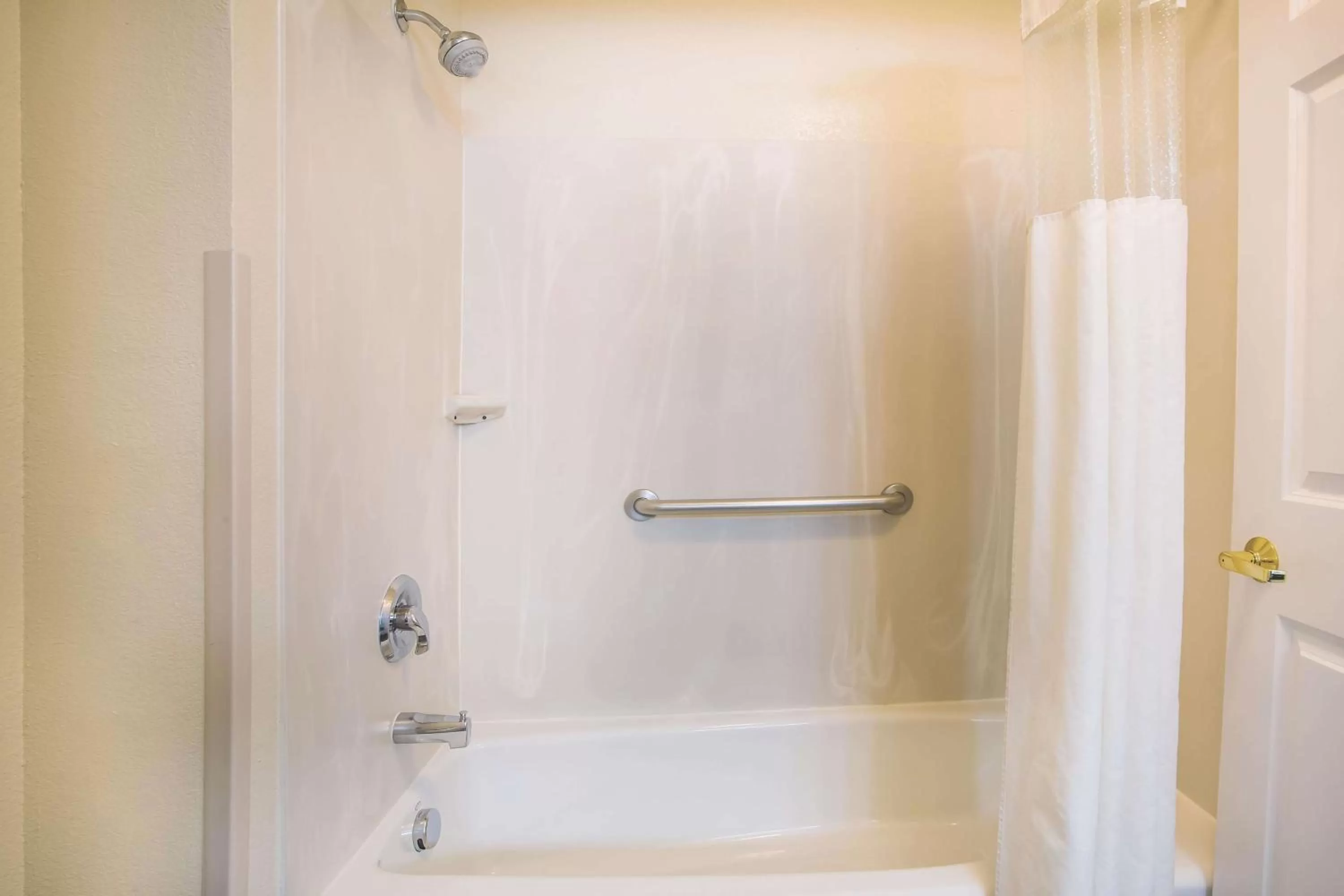 Photo of the whole room in La Quinta by Wyndham Fruita