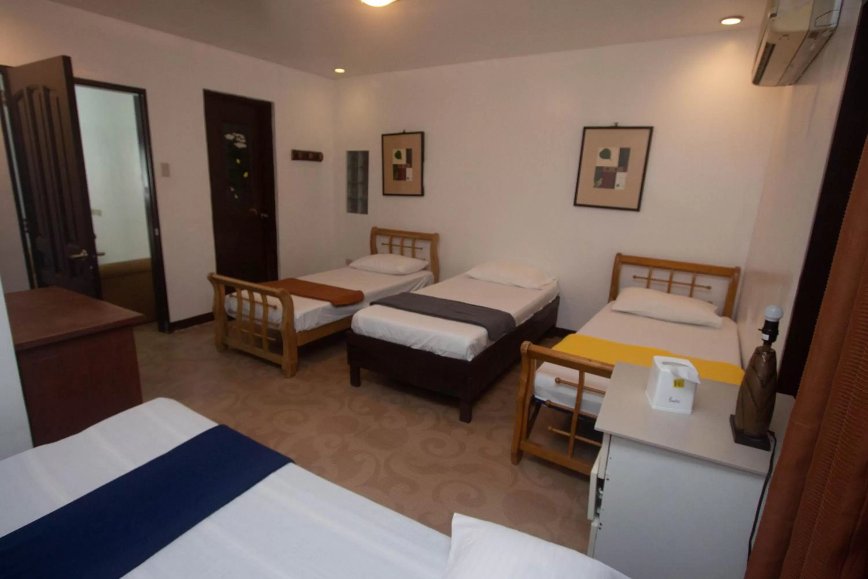 Bed in Raya Del Sol Dive Resort