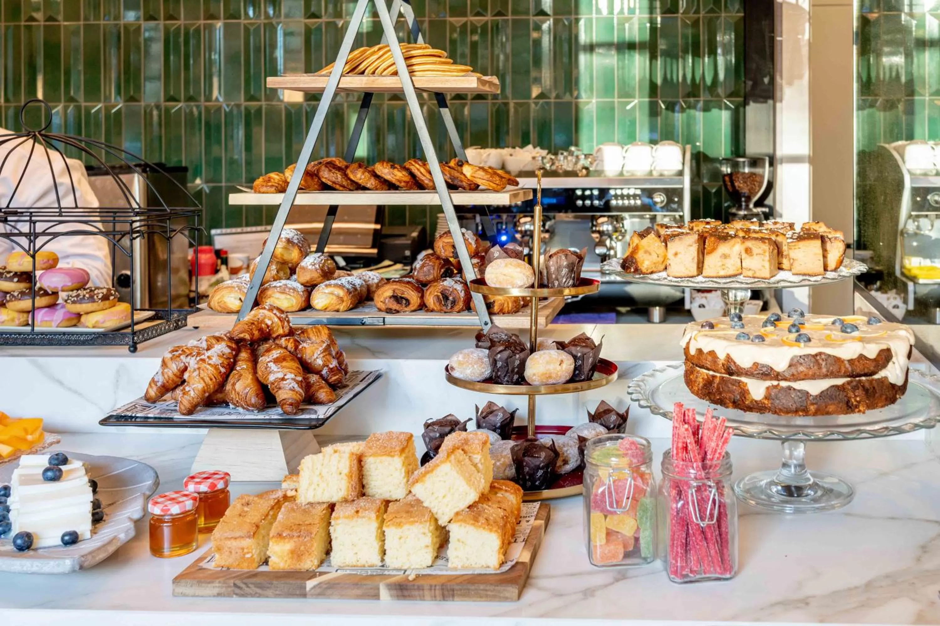 Food and drinks in L&H Gran Vía Valencia