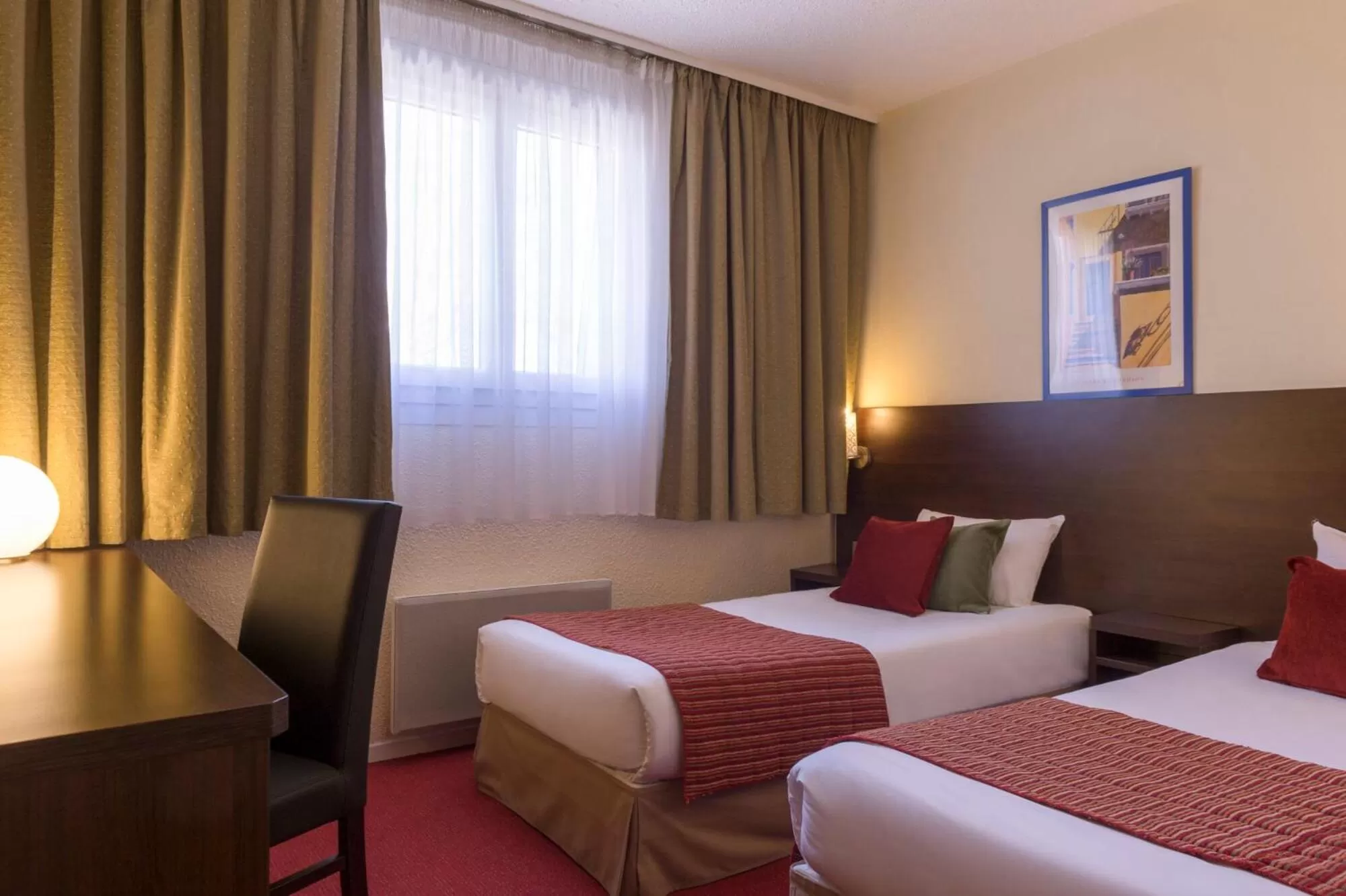 TV and multimedia, Bed in The Originals City, Hôtel Paris Sud, Orly-Draveil