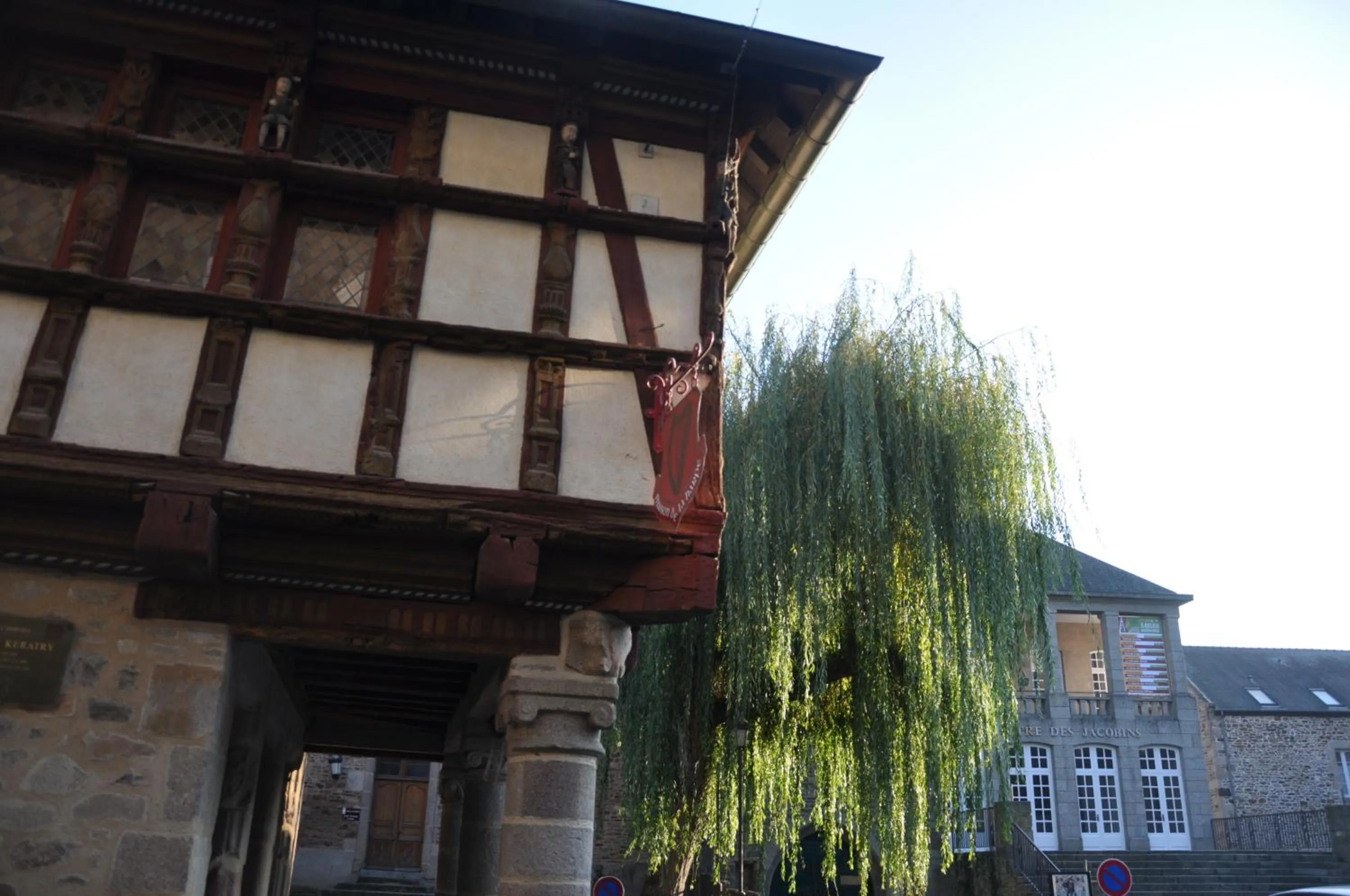 Facade/entrance in Cafe Hotel du Theatre