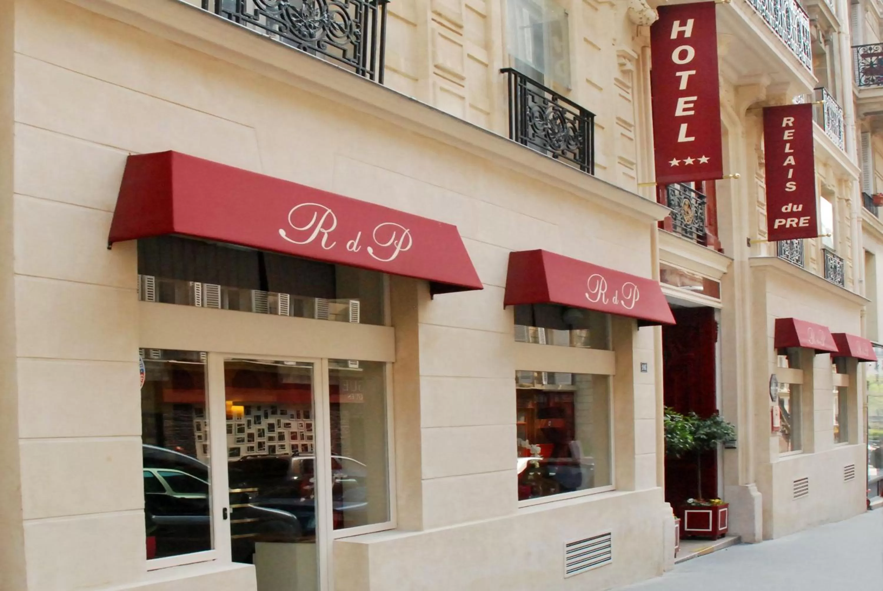 Facade/entrance in Relais du Pré