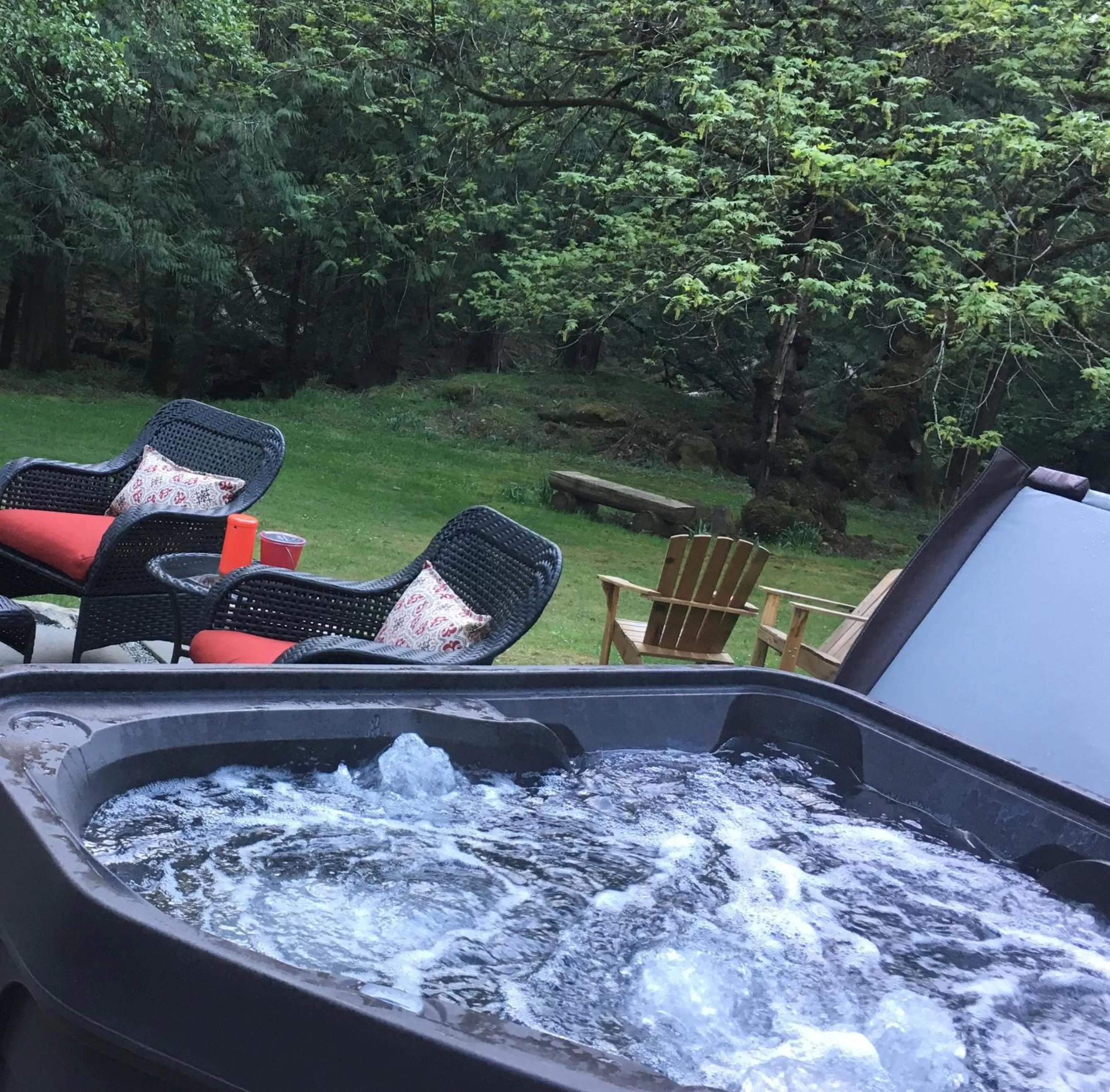 Hot Tub in Amante Luxury Bed & Breakfast