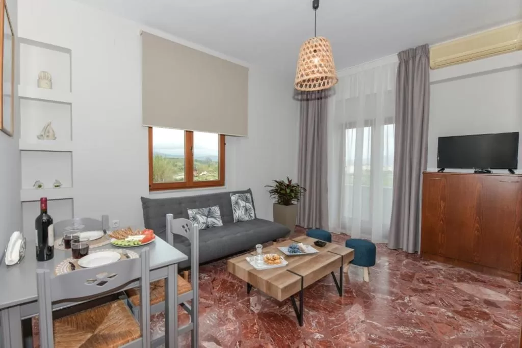 TV and multimedia in V & G Cozy Apartments