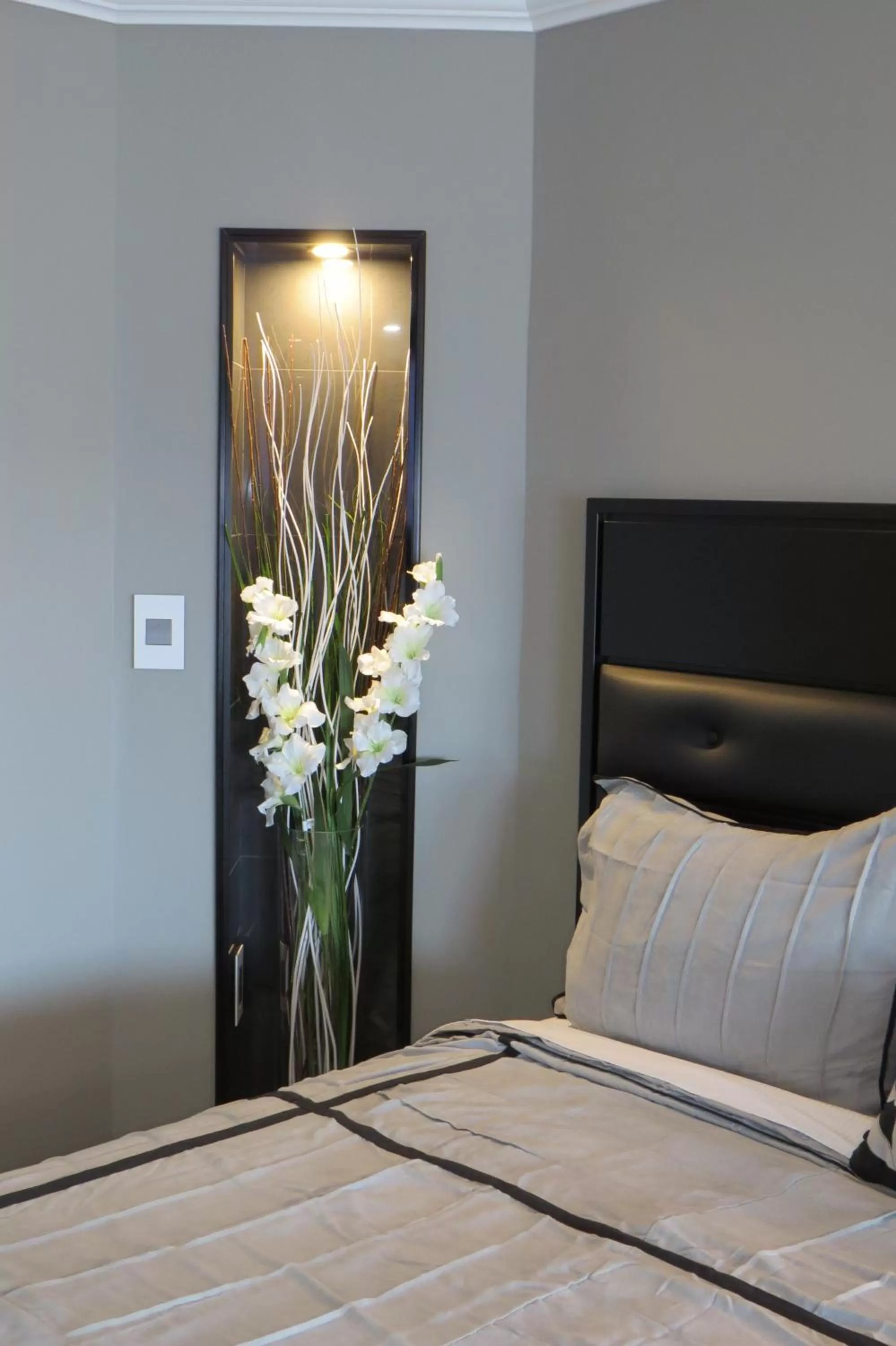 Bed in Dockside Suites