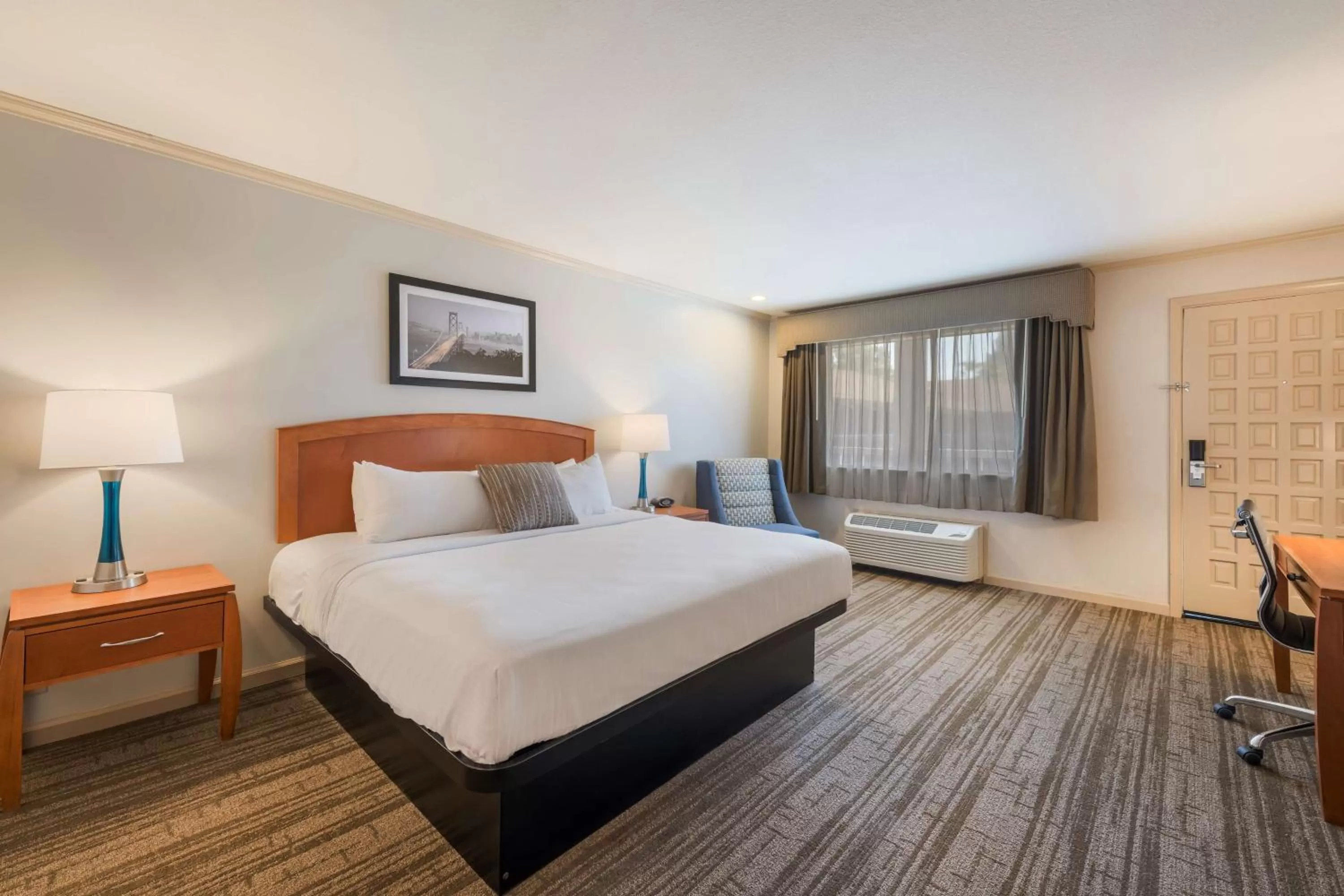 Bedroom, Bed in SureStay Plus Hotel by Best Western Mountain View