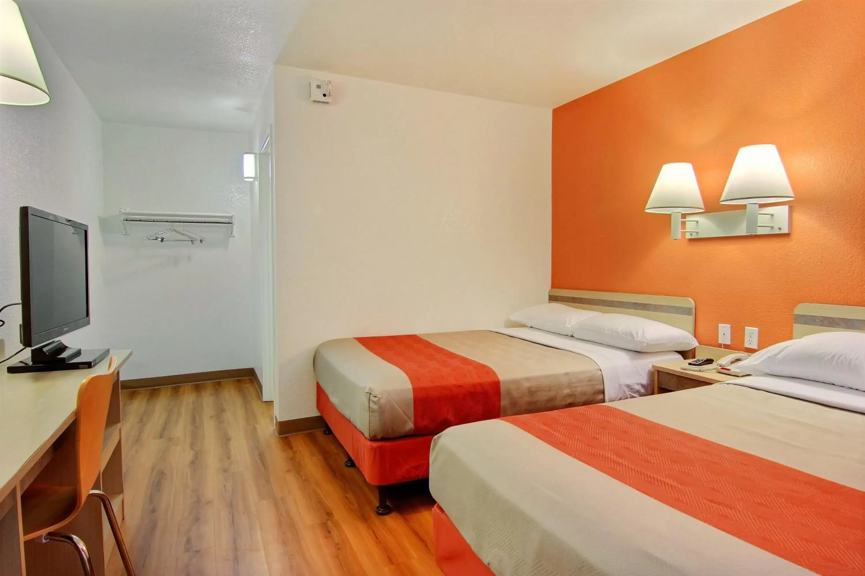 Deluxe Quadruple Room in Motel 6-Kingsville, TX Deluxe Quadruple Room in Motel 6-Kingsville, TX