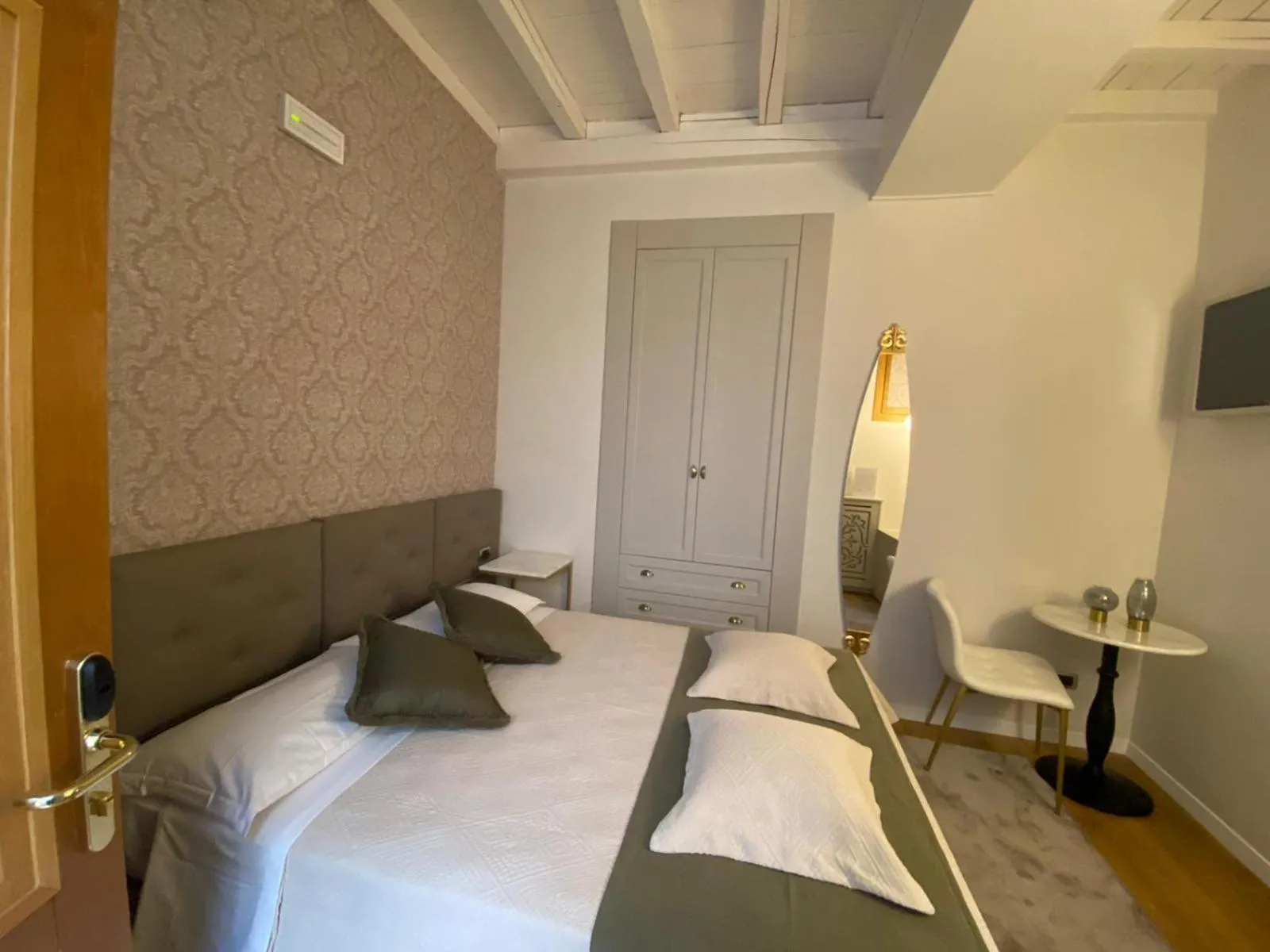 Bed in Condotti Rooms